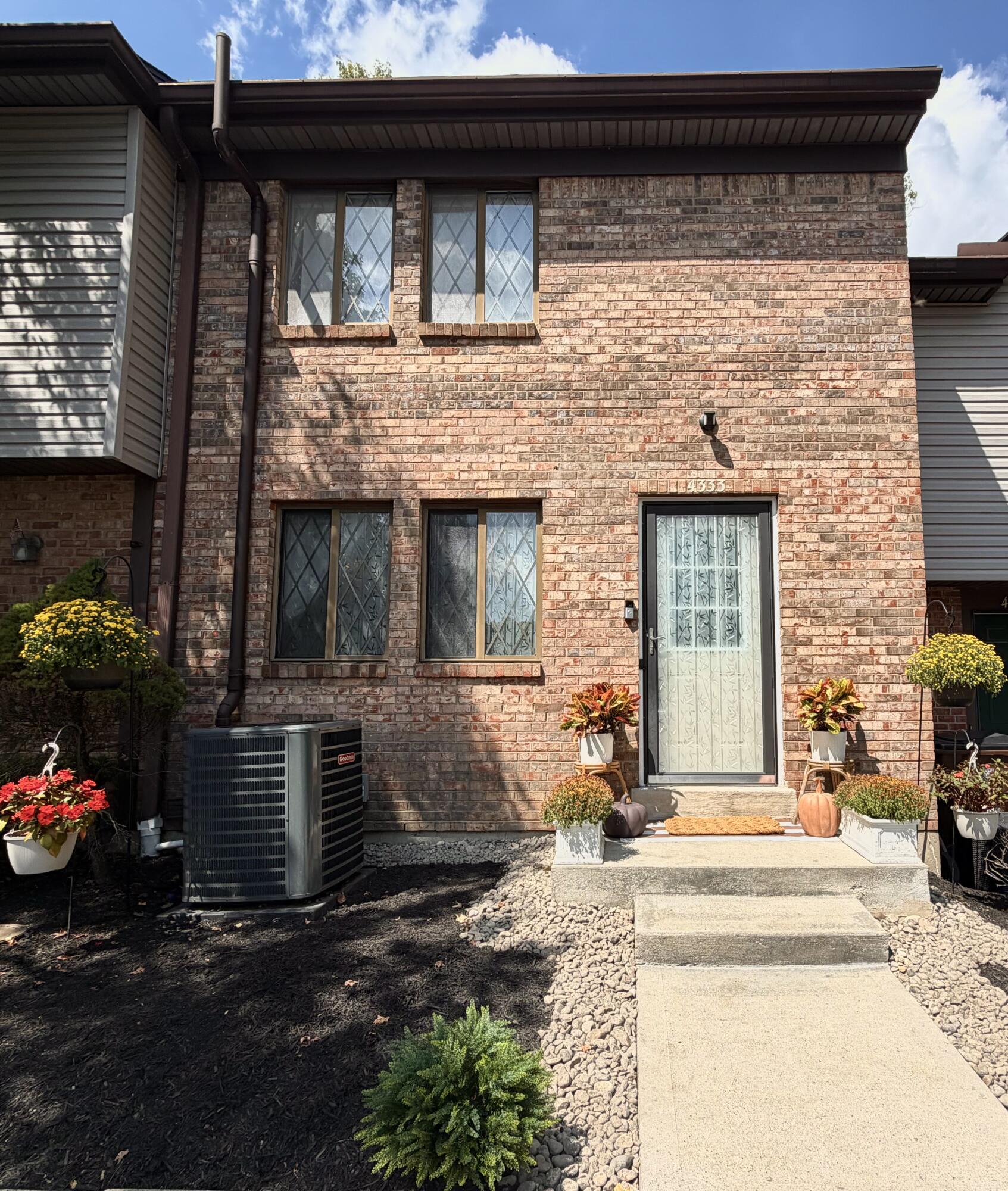 4333 Cobblewood Court — photo