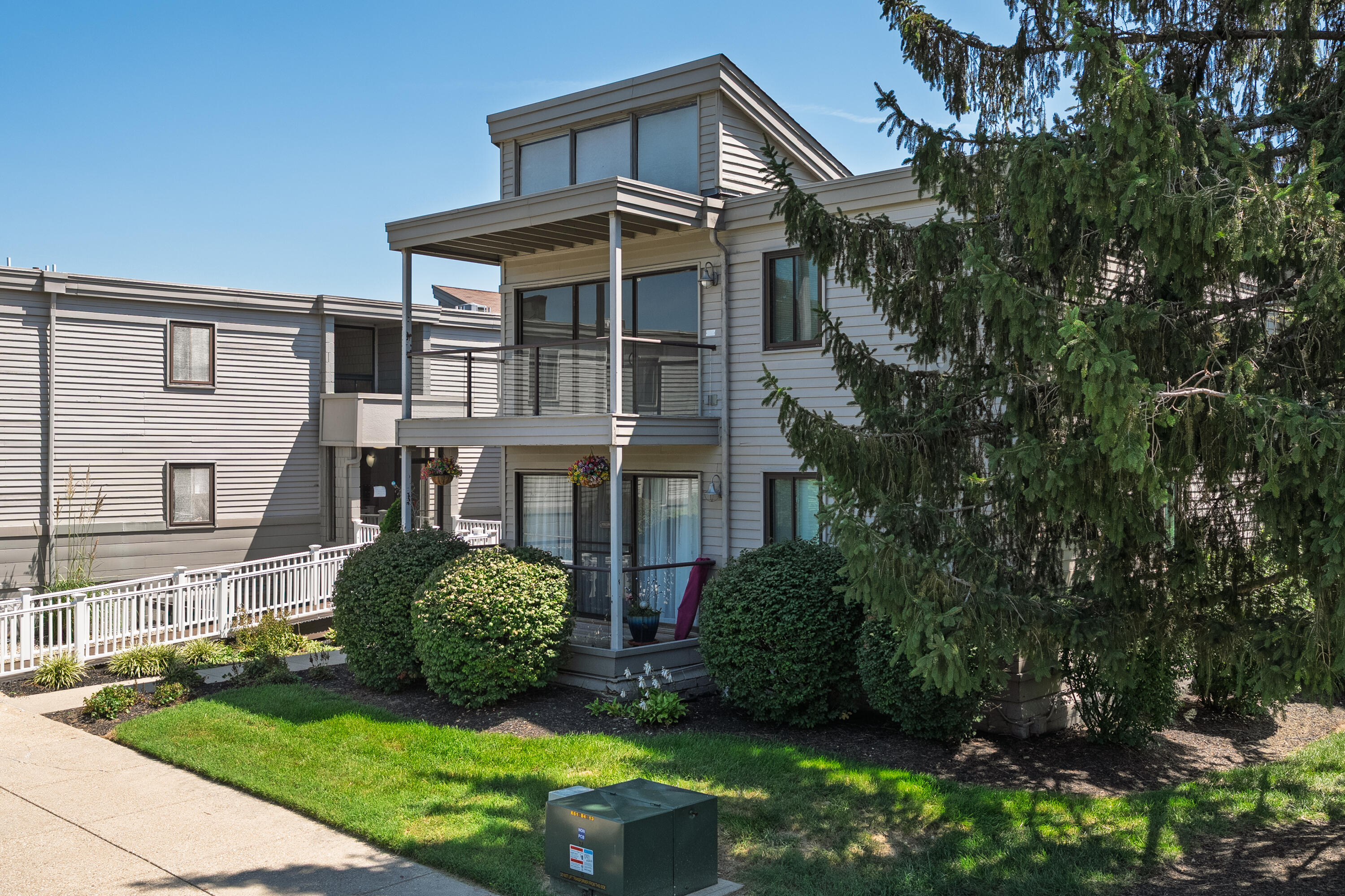 105 Winding Way, C — photo
