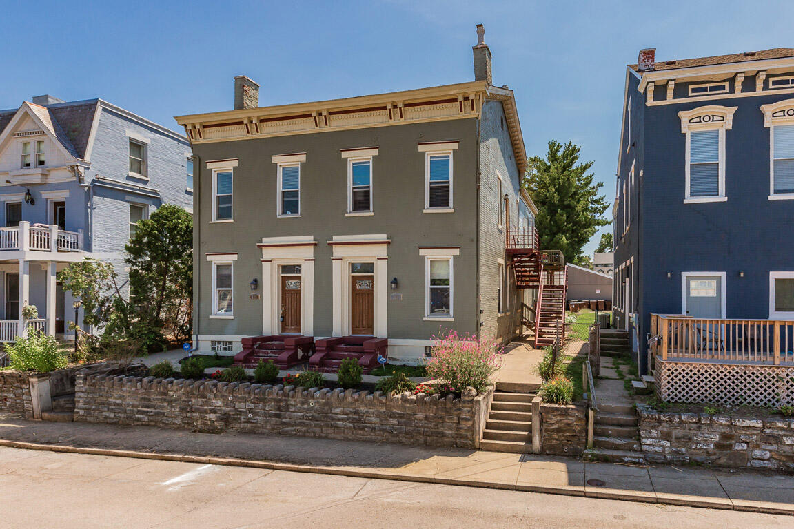109 E 8th Street — photo