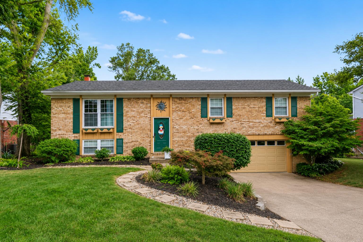 813 Pinehurst Drive — photo