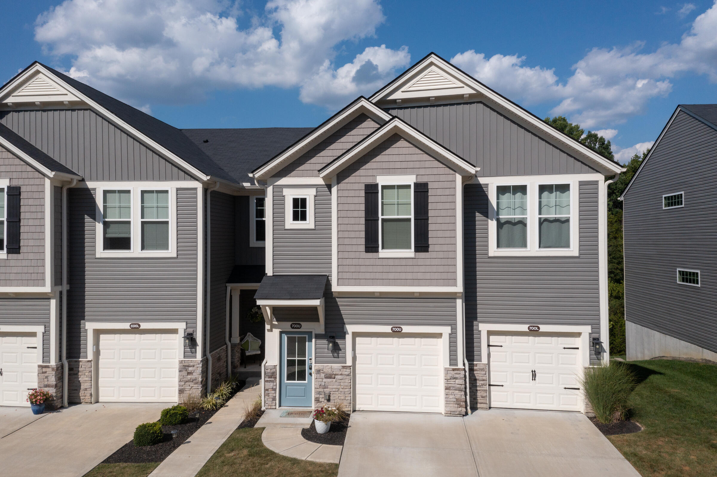 700 Streamside Drive, Upper — photo