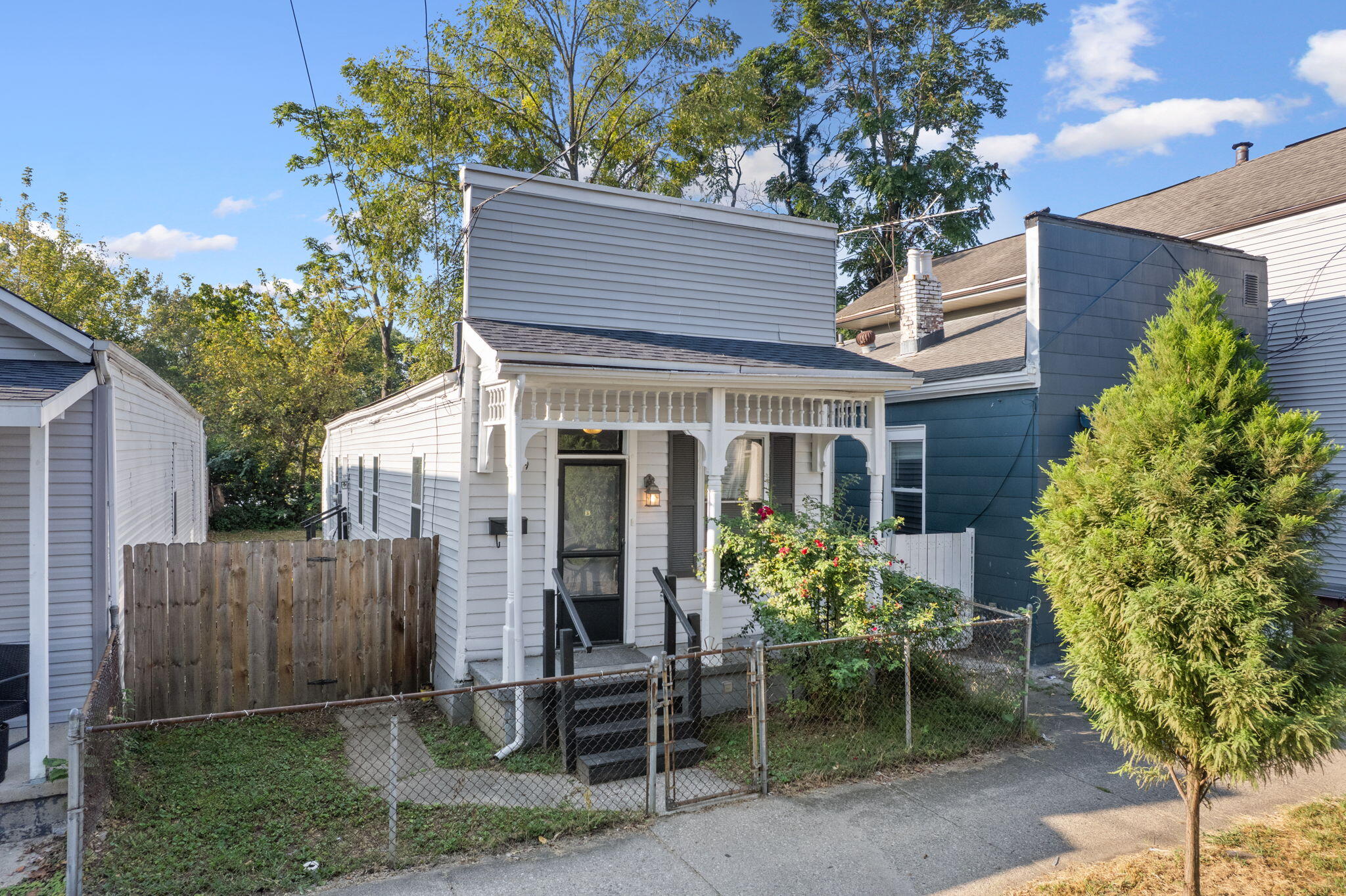 309 E 13th Street — photo