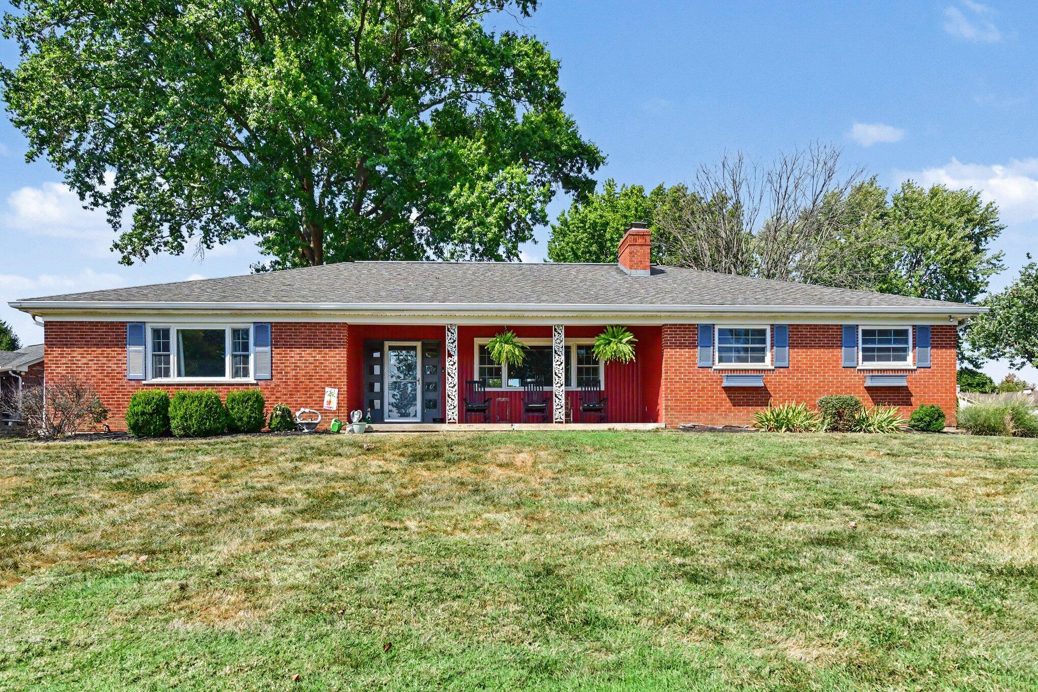 112 Warwick Court — photo