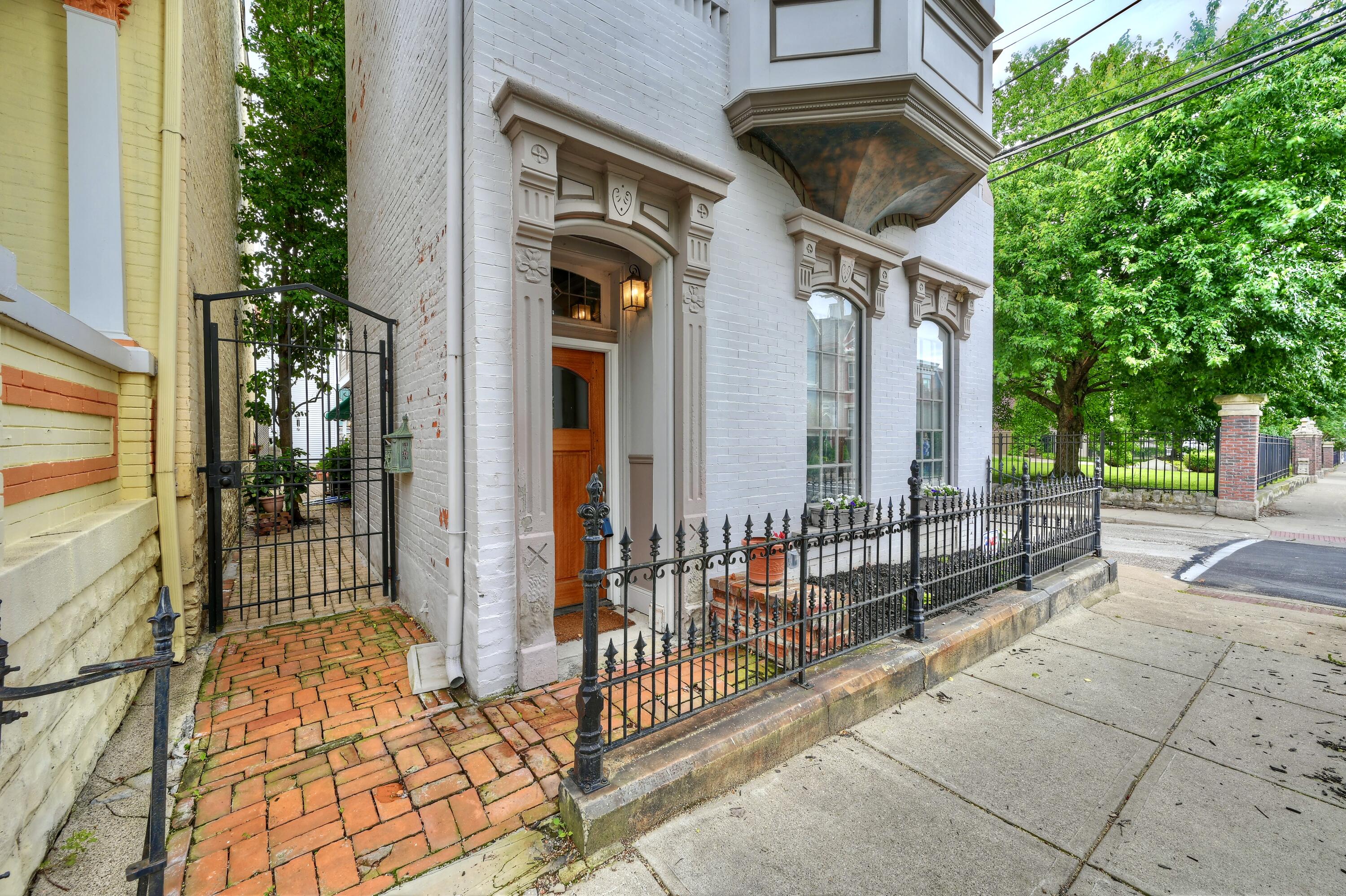 18 W 8th Street — photo