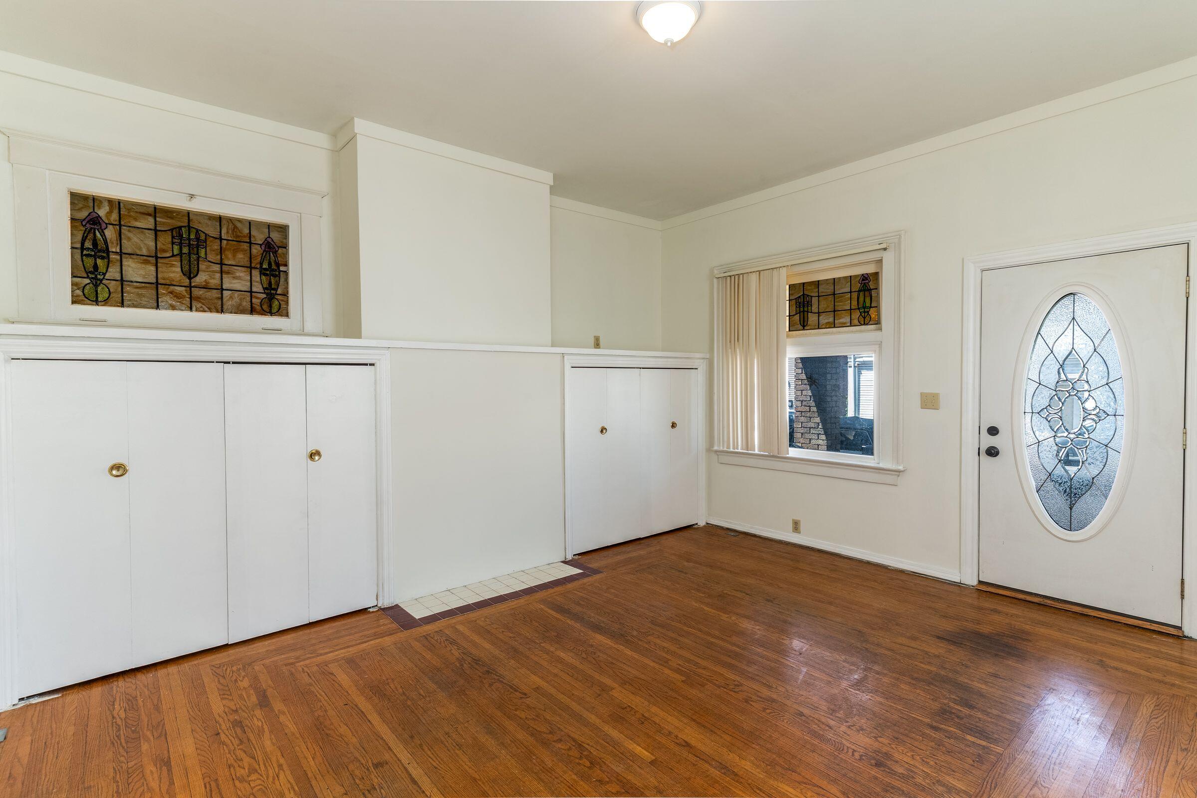 326 W 11th Street — photo