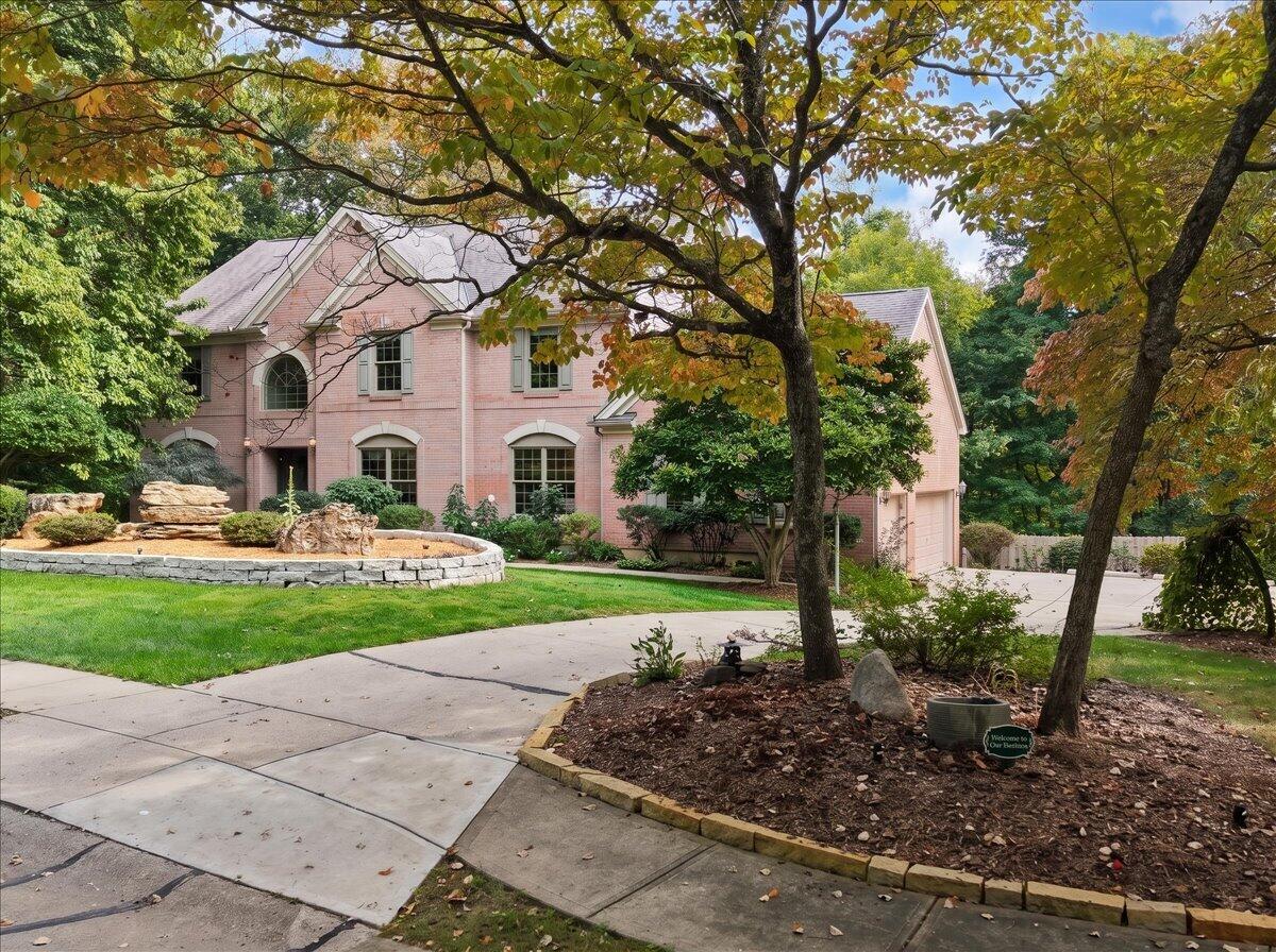 2 Raintree Drive — photo
