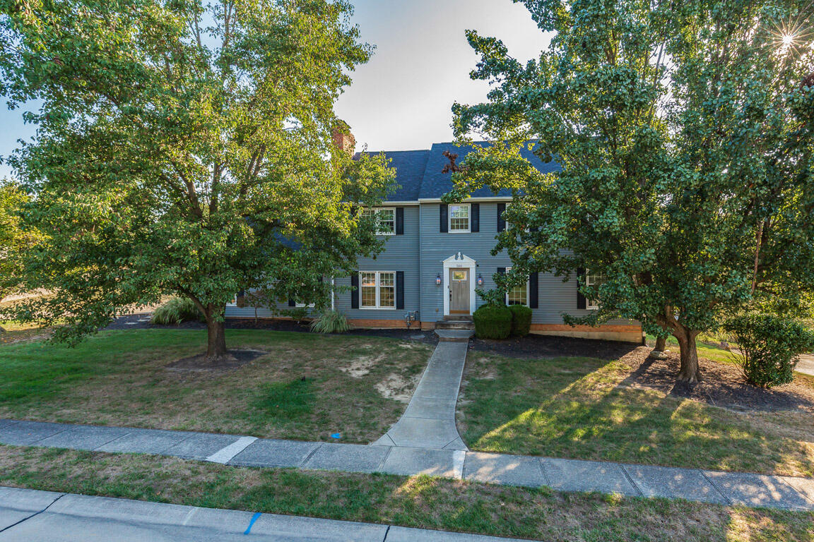 566 Kinsella Drive — photo