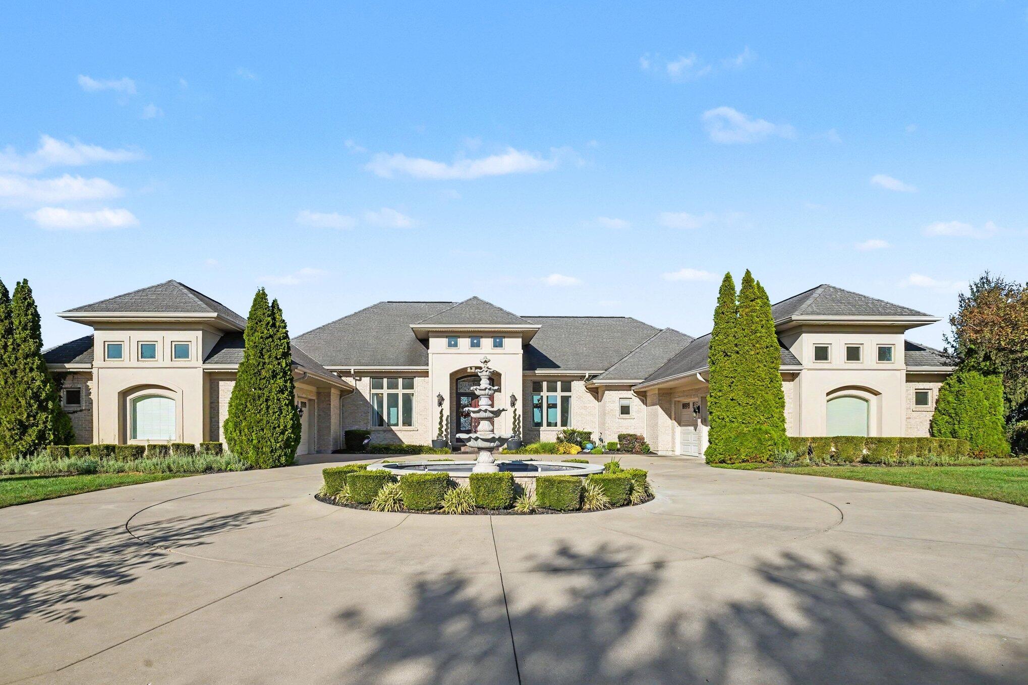 610 Rivershore Drive — photo