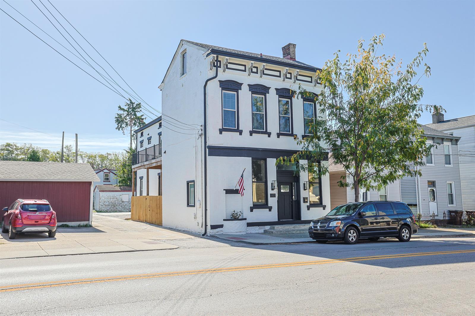 228 E 10th Street — photo