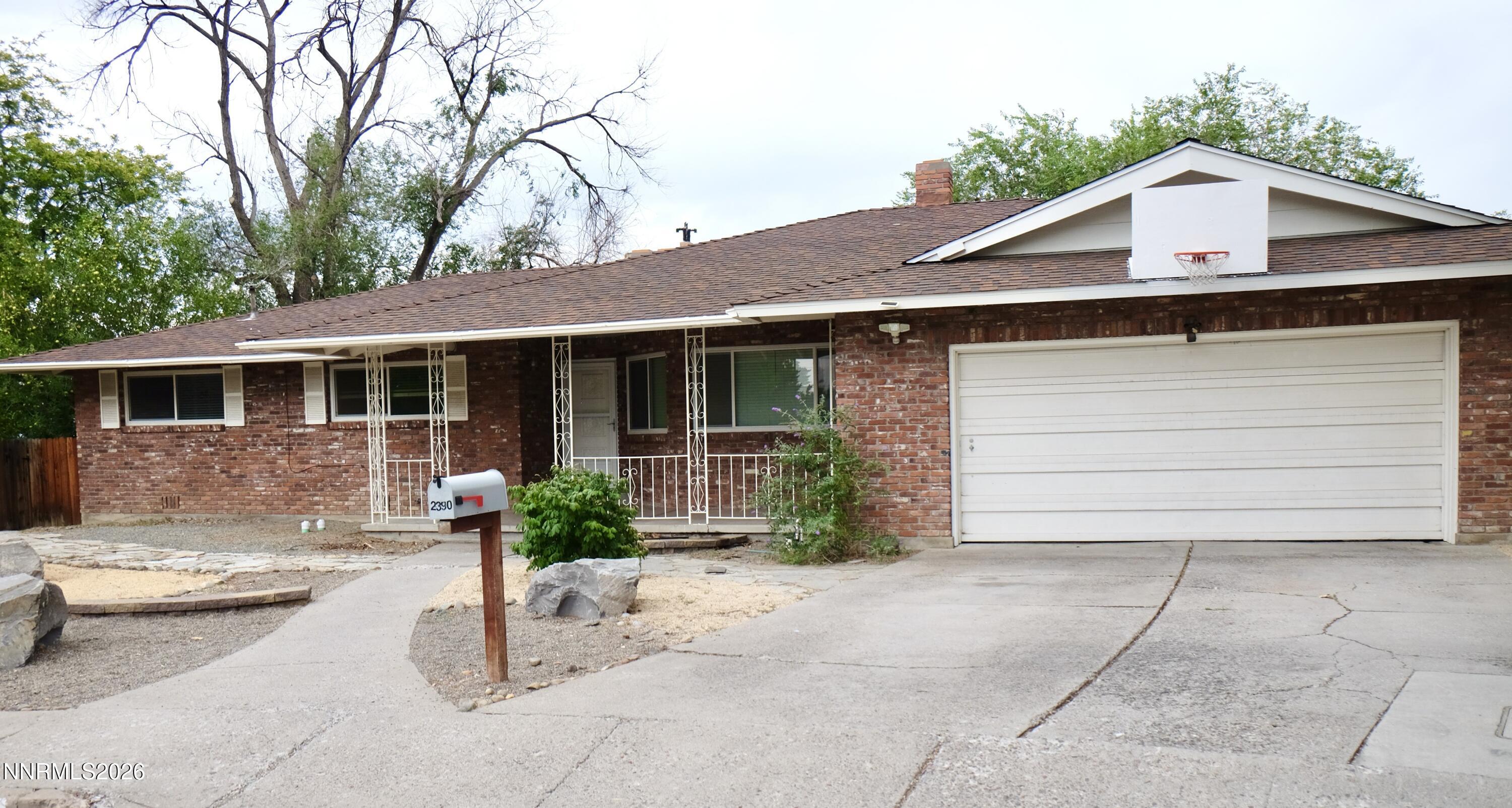 2390 Barnes Circle — photo