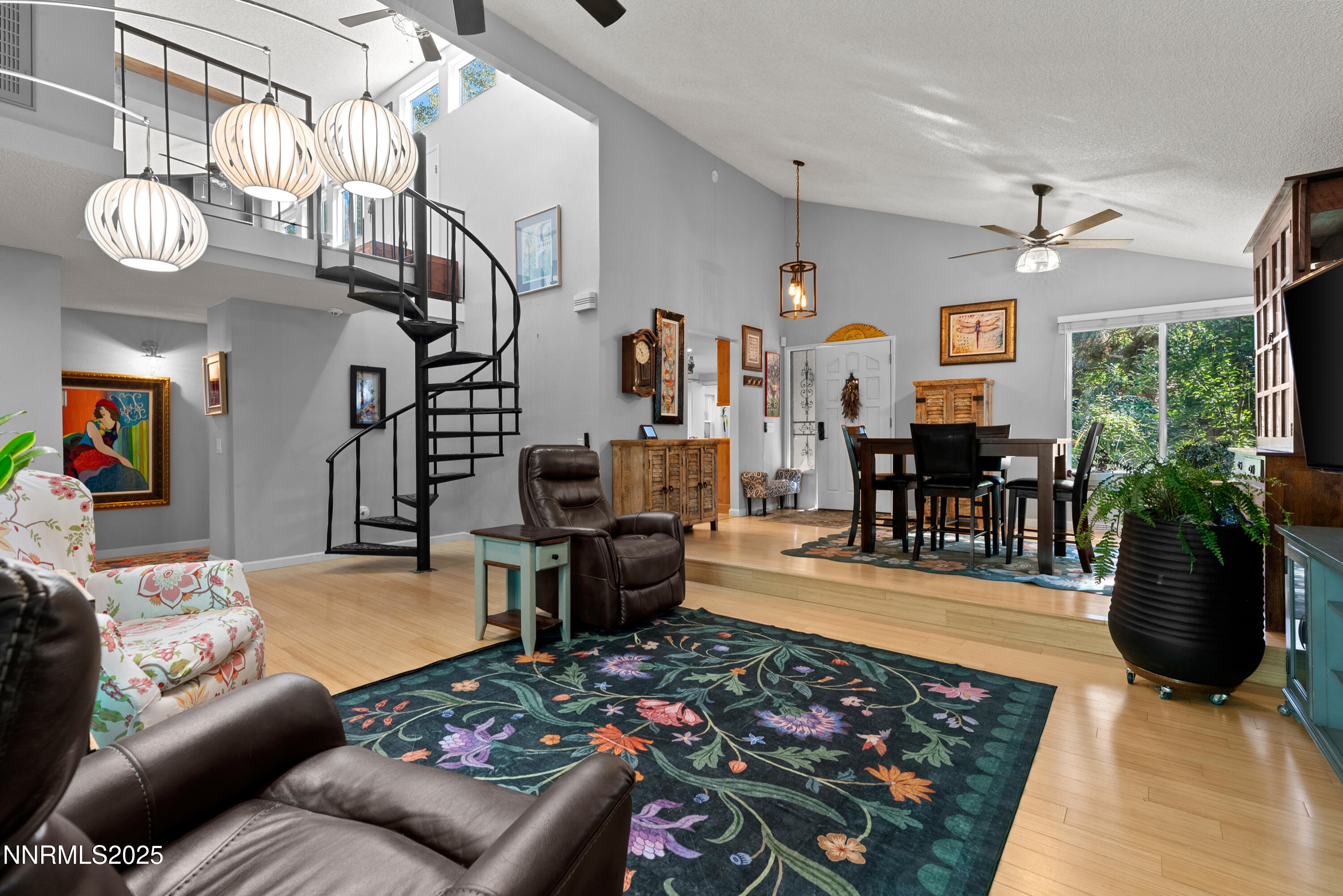 6435 Meadow Valley Lane — photo
