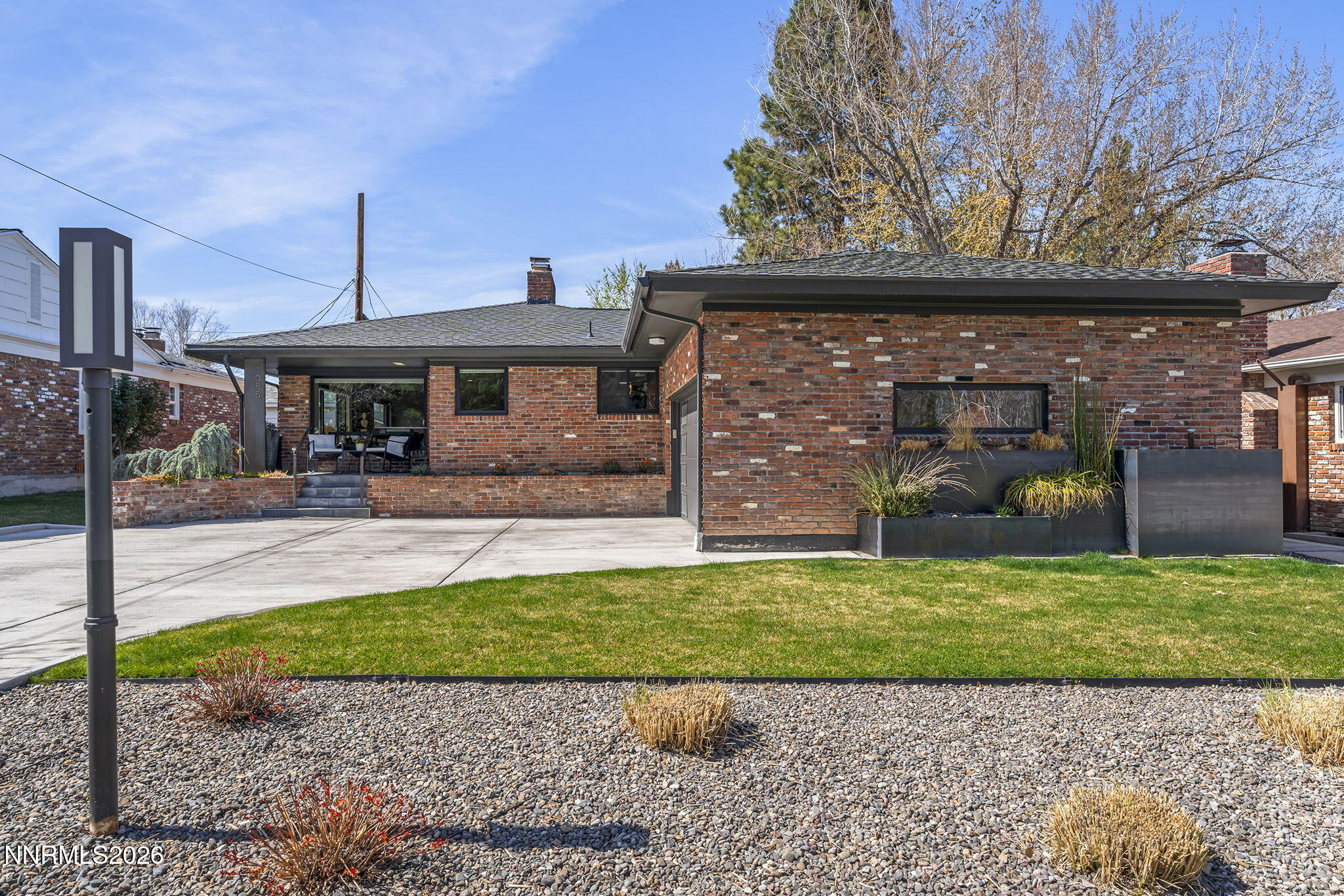 1085 Sharon Way — photo