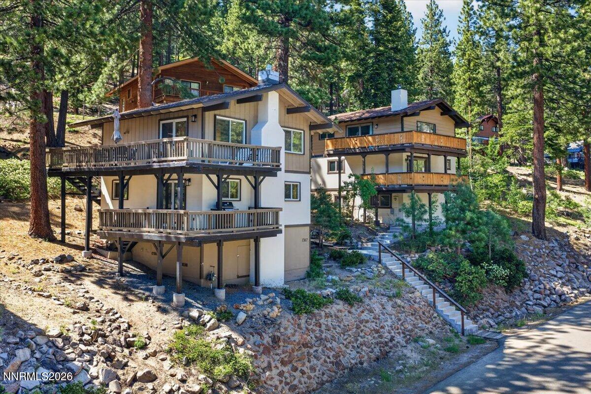 1367 Carinthia Lane — photo