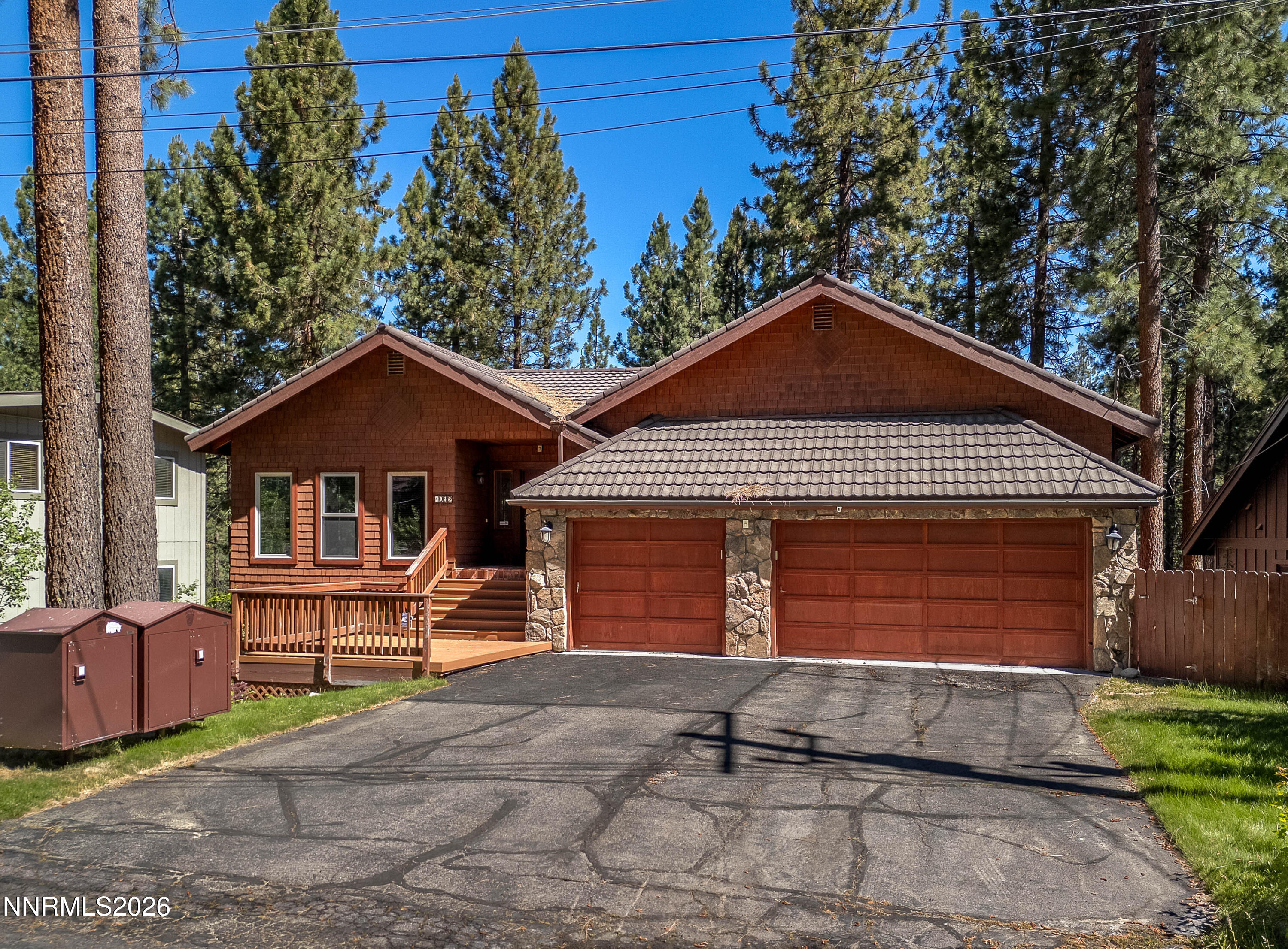1092 Deer Cliff Drive — photo