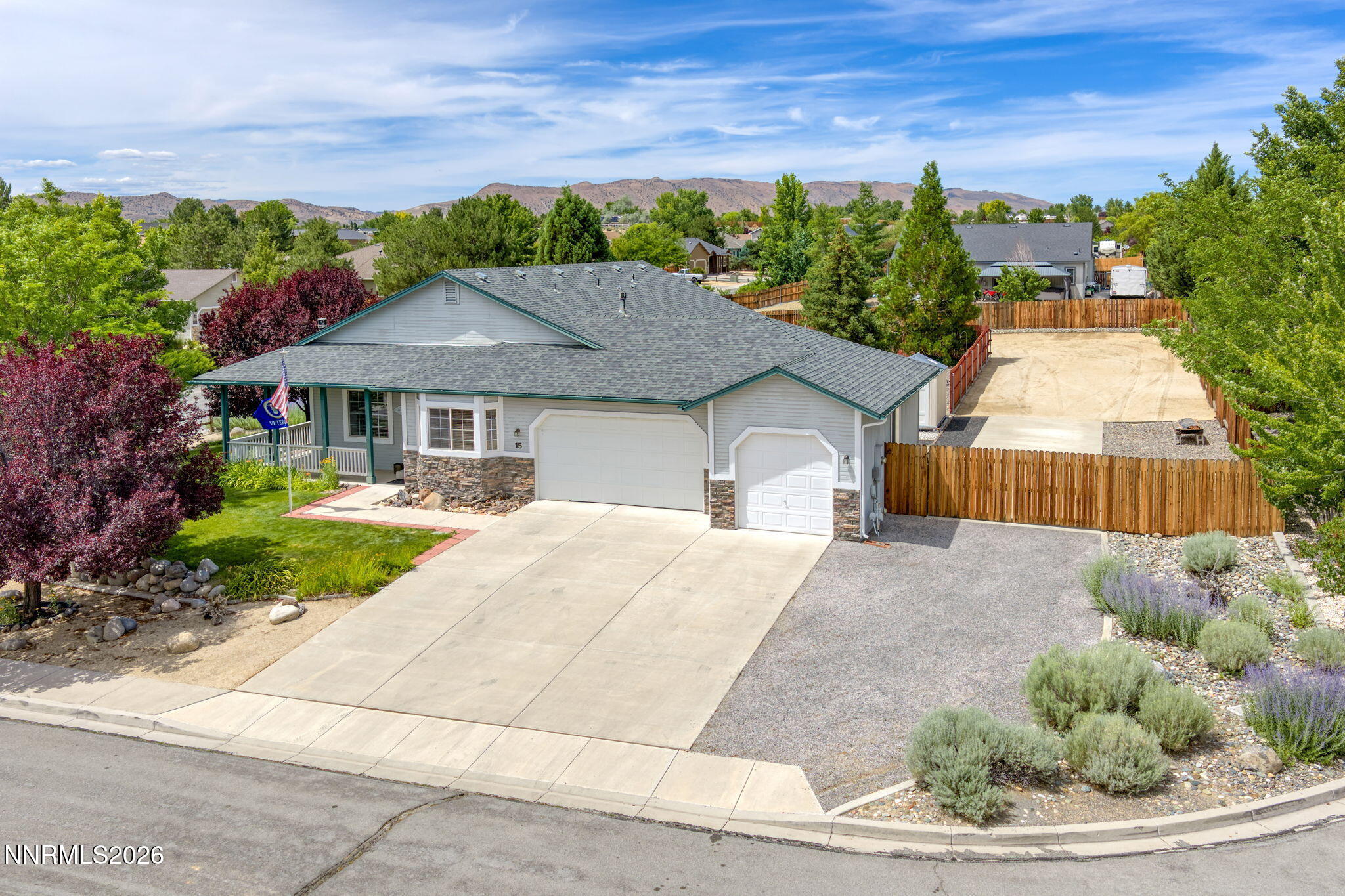 15 Caterpillar Court — photo