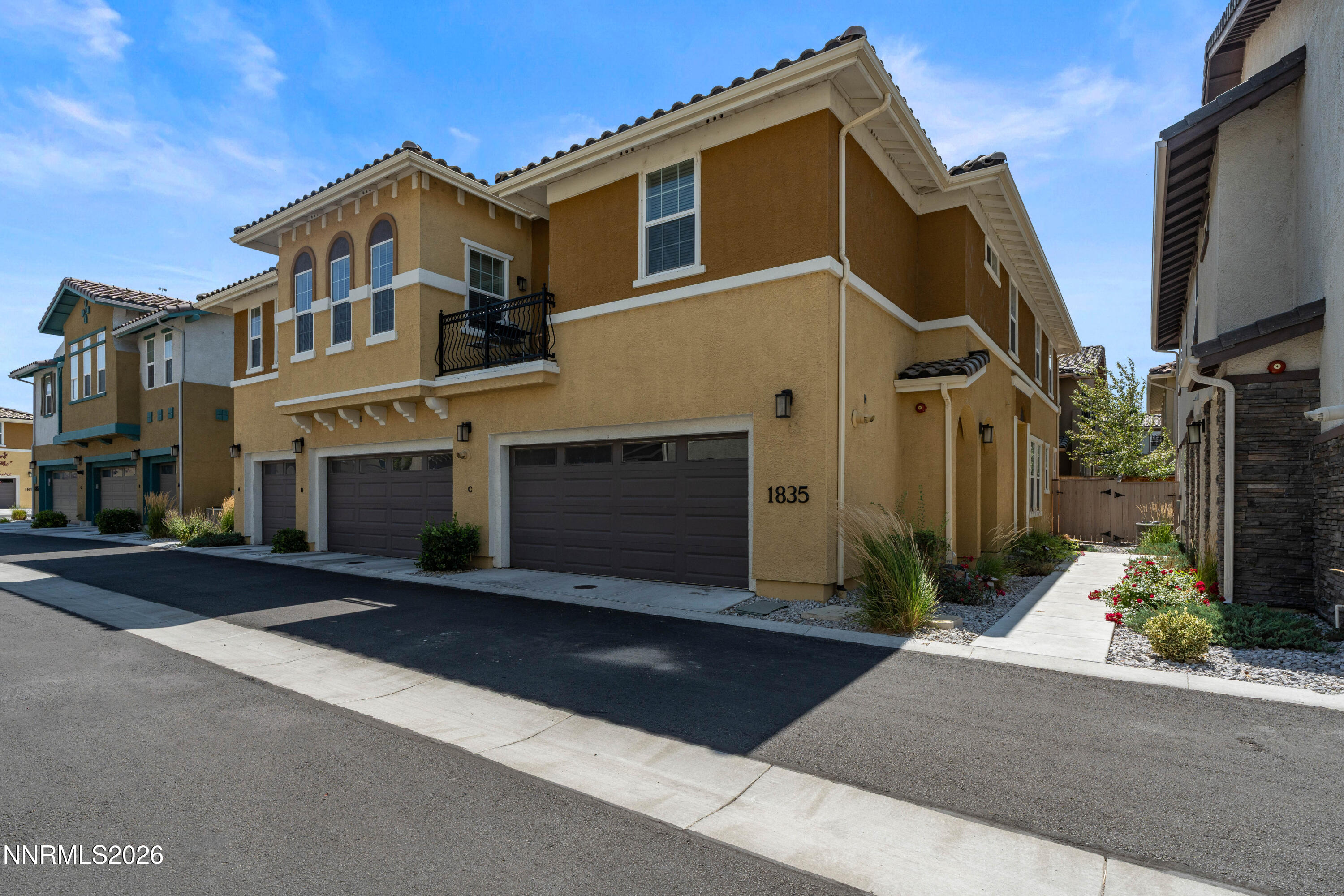 1835 Dark Horse Road C — photo