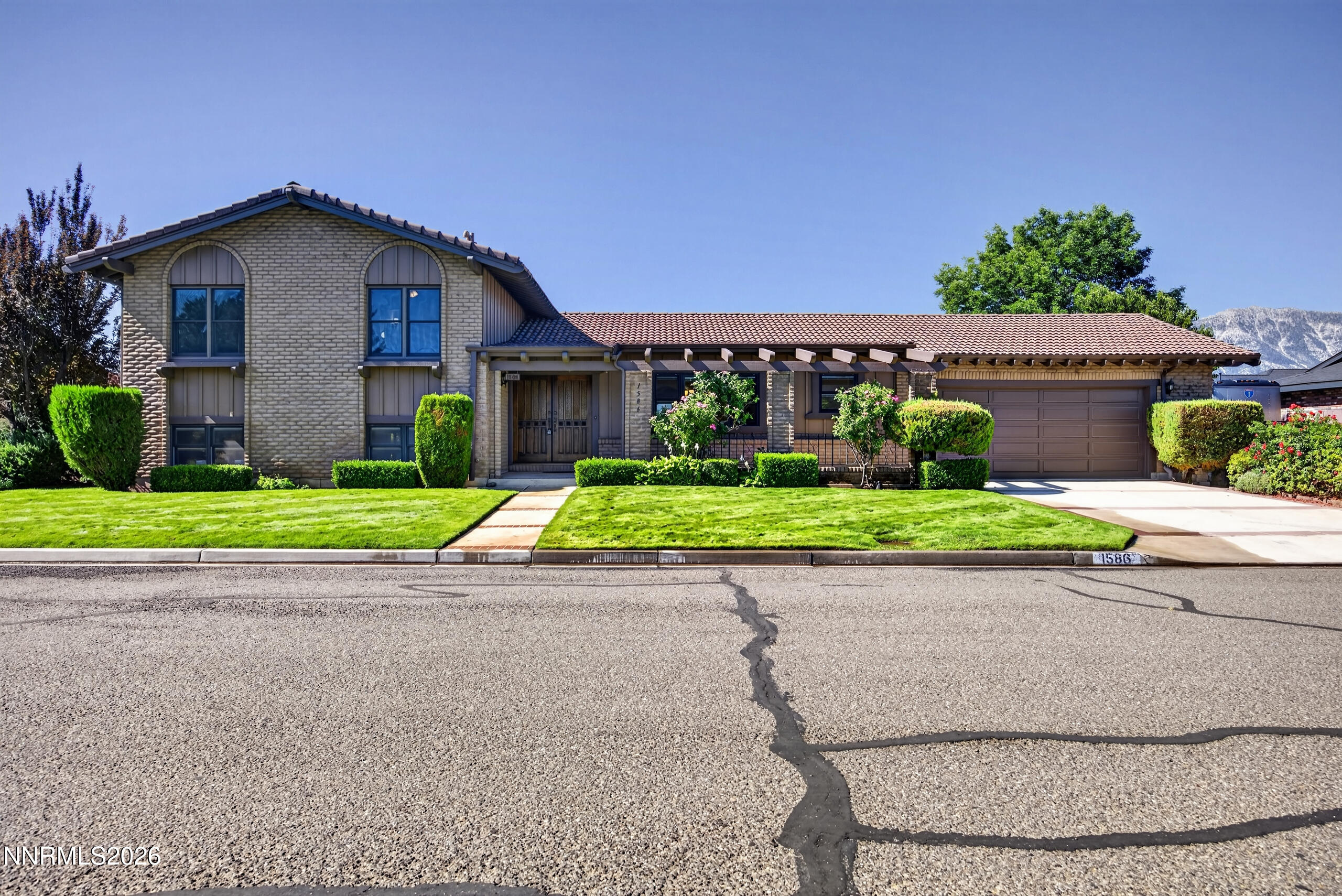 1586 Wildrose Drive — photo