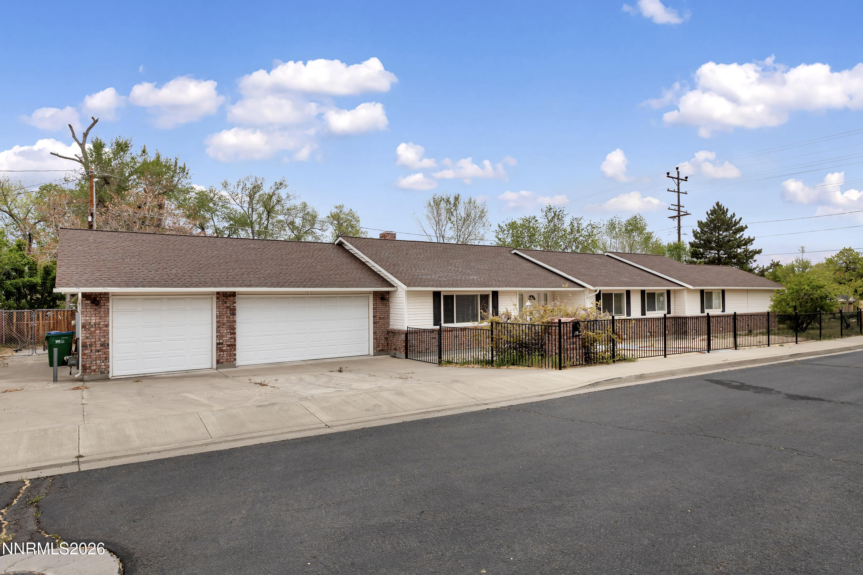 1435 Hunter Lake Drive — photo