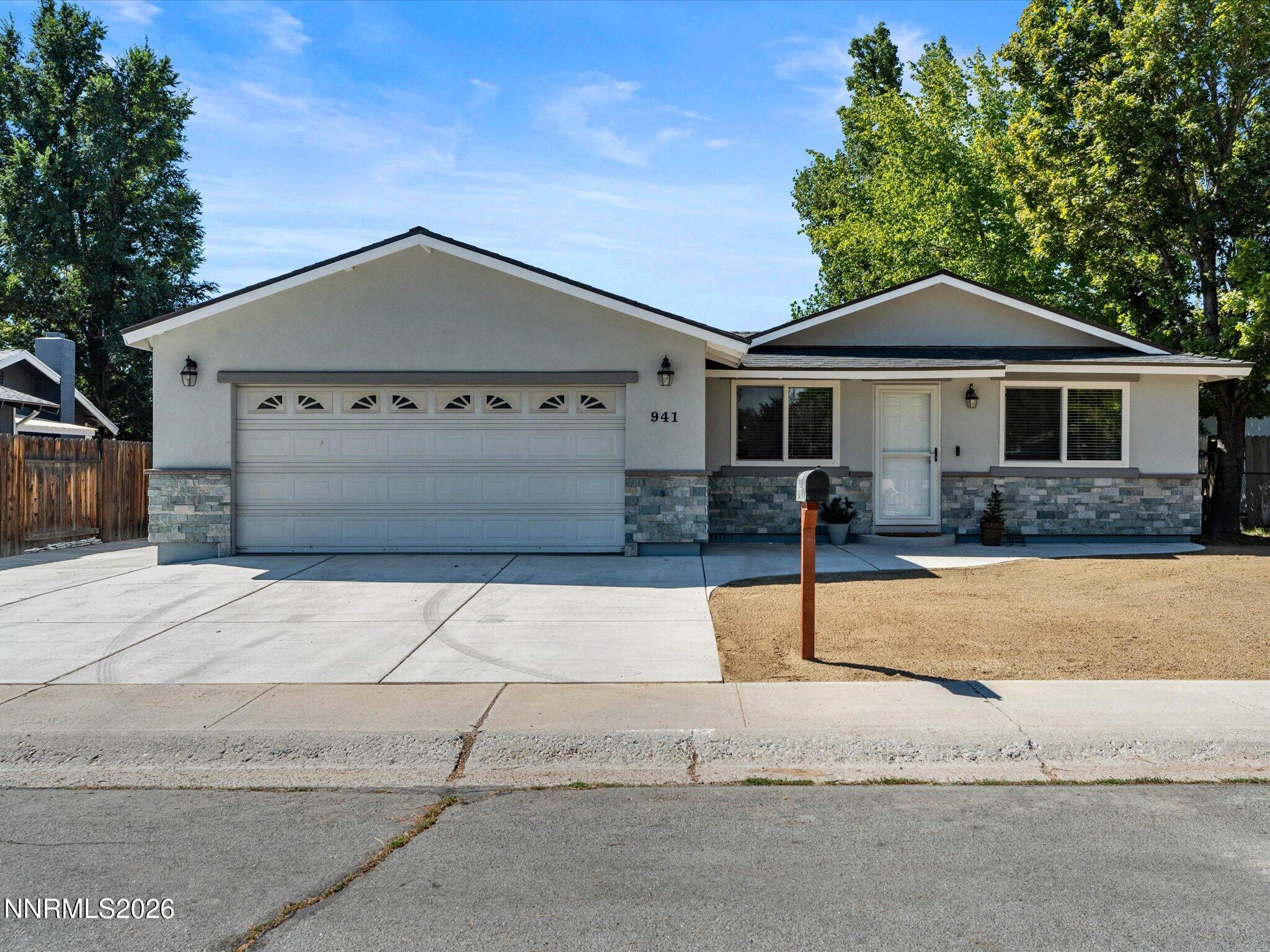 941 Armstrong Lane — photo