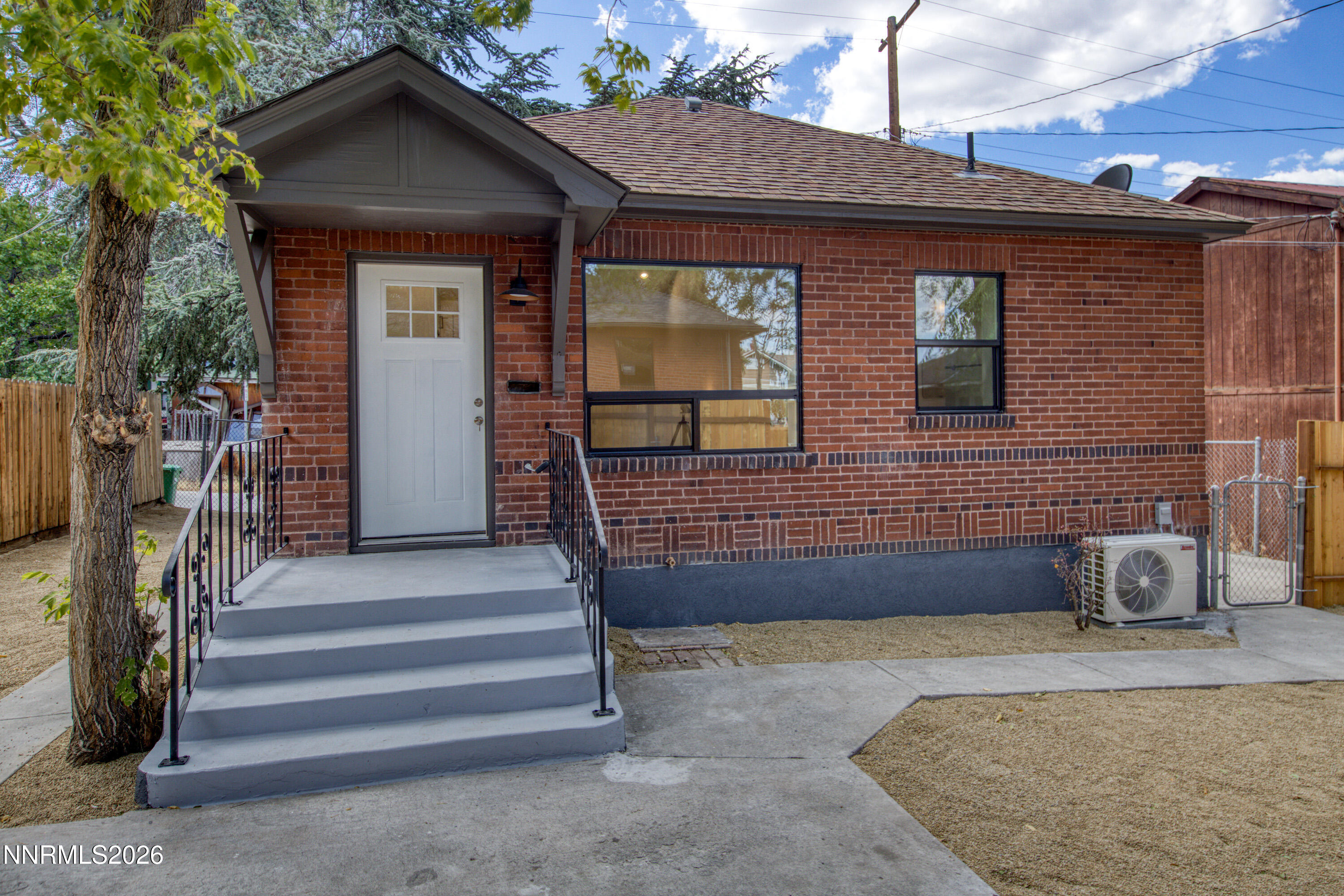 360 Roberts Street — photo