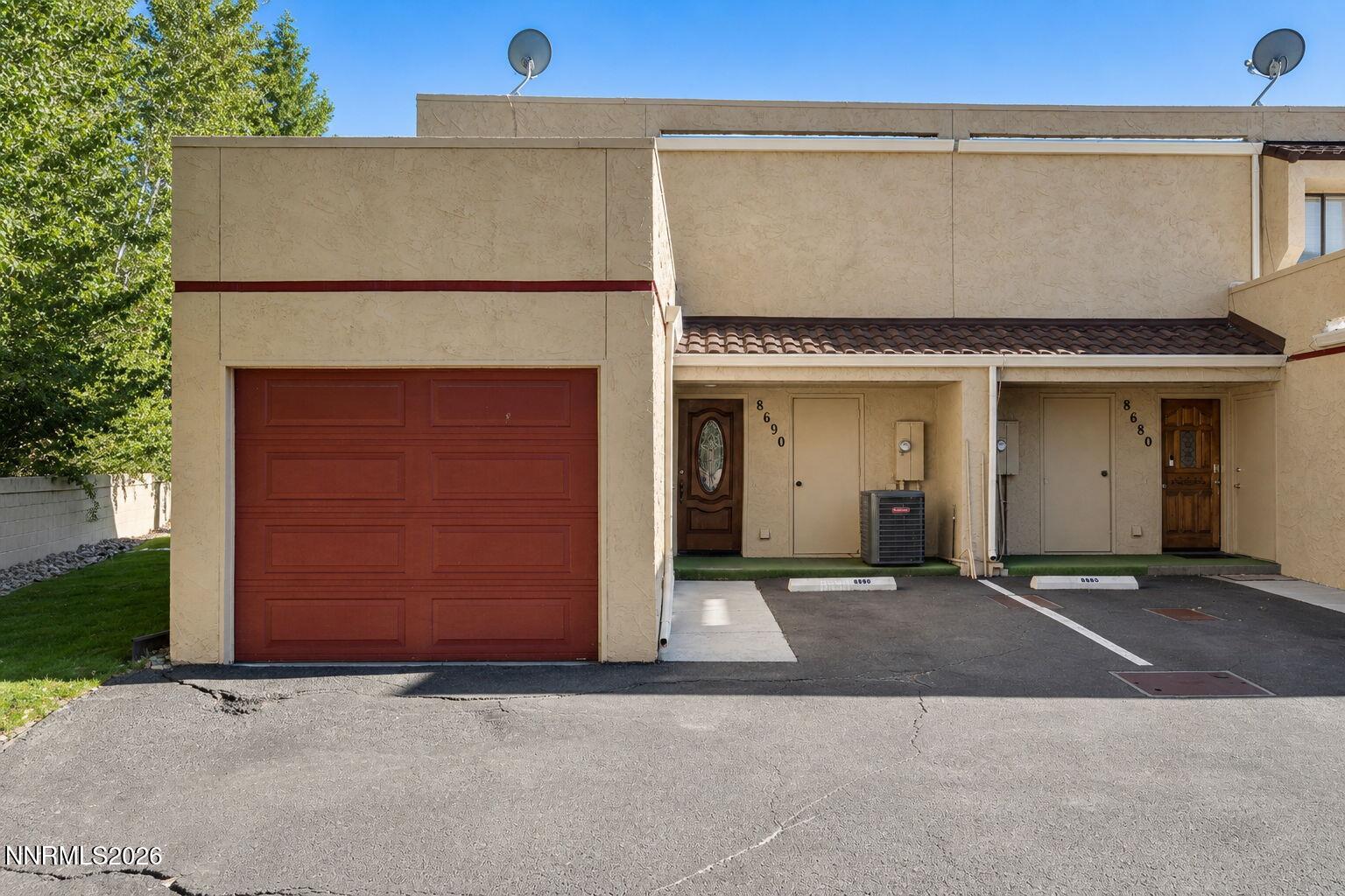 8690 Dixon Lane — photo