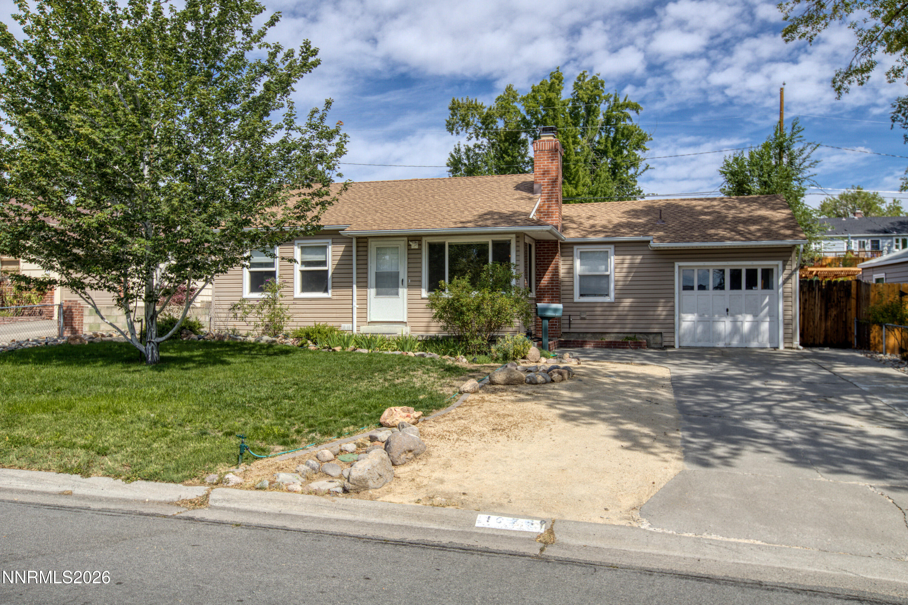 1075 University Terrace — photo