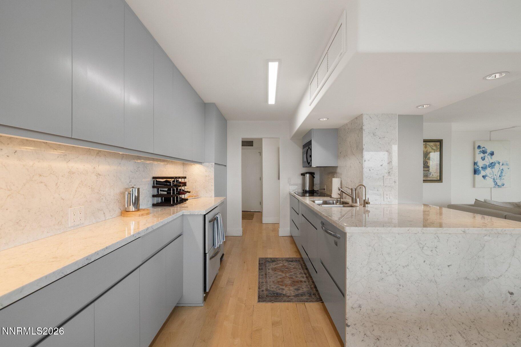 100 N Arlington Avenue Unit 14E — photo
