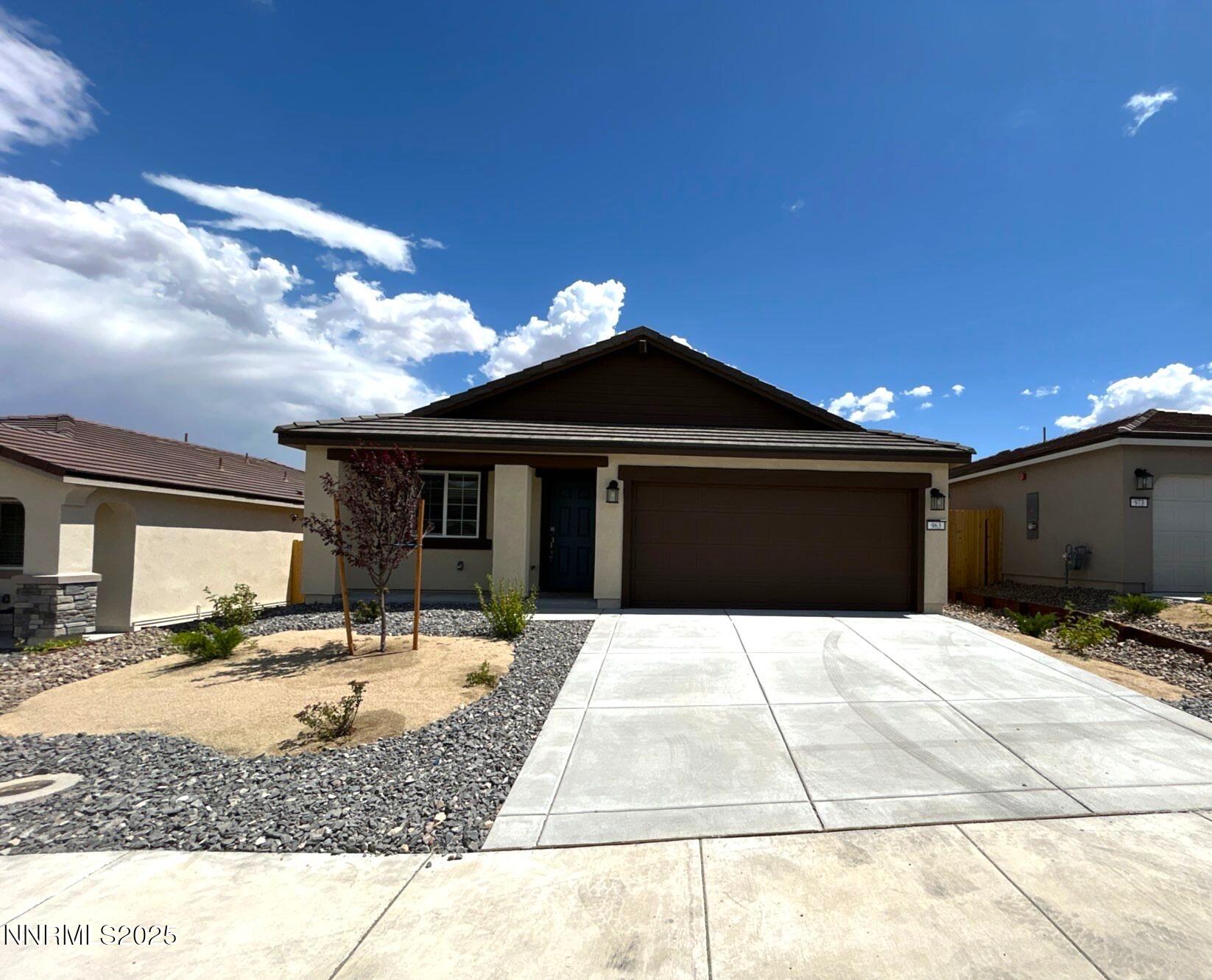963 Cascade Range Drive — photo