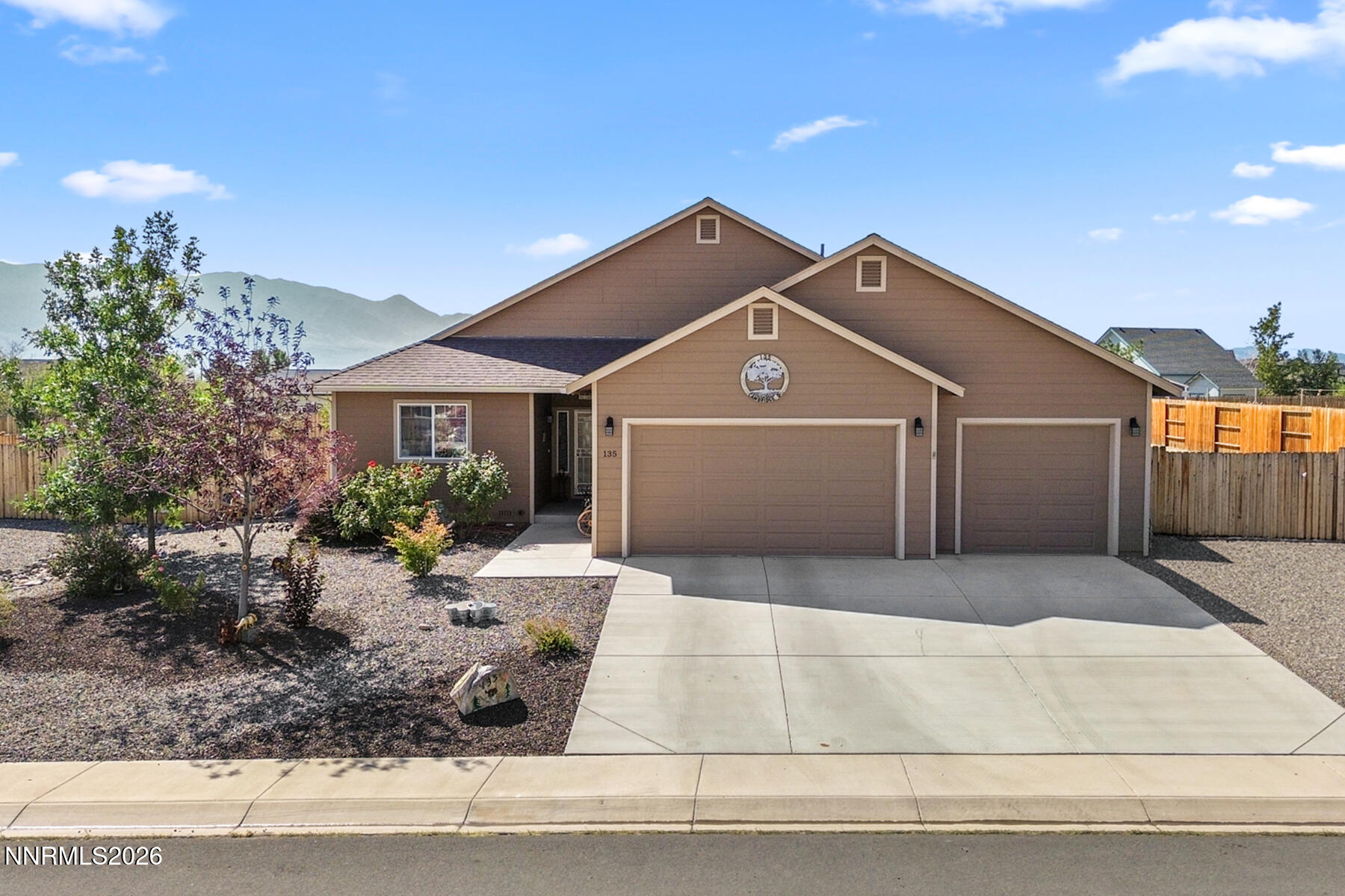135 Cambridge Drive — photo