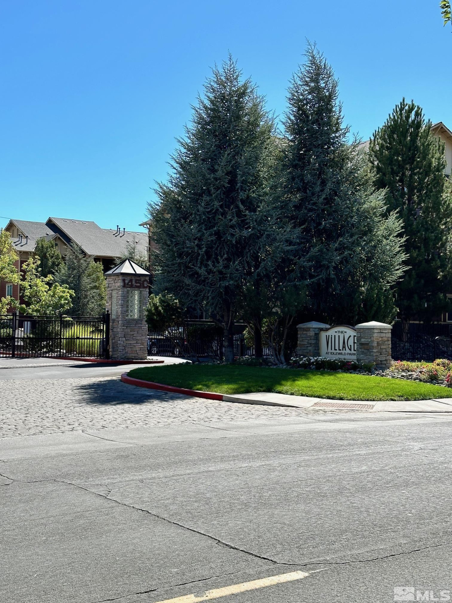 1450 Idlewild Drive 821 — photo