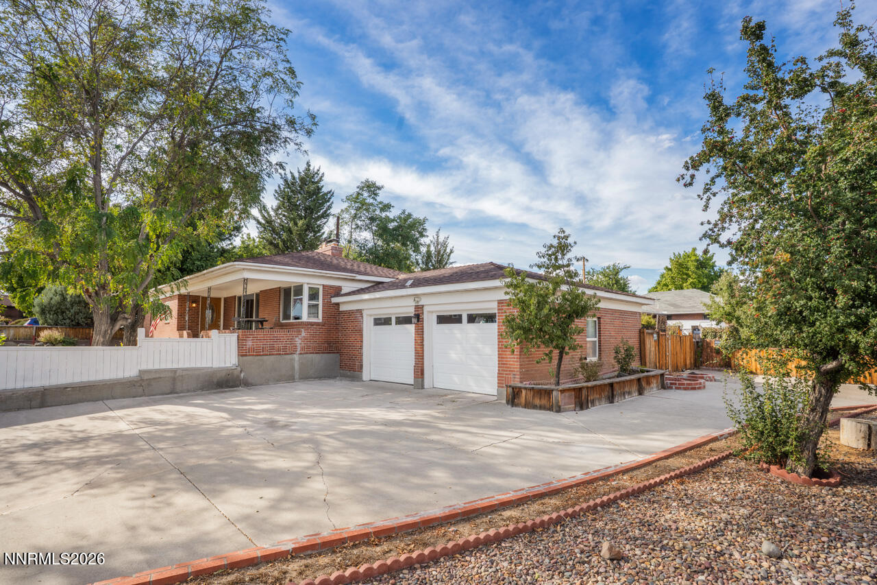 201 Sunnyside Drive — photo