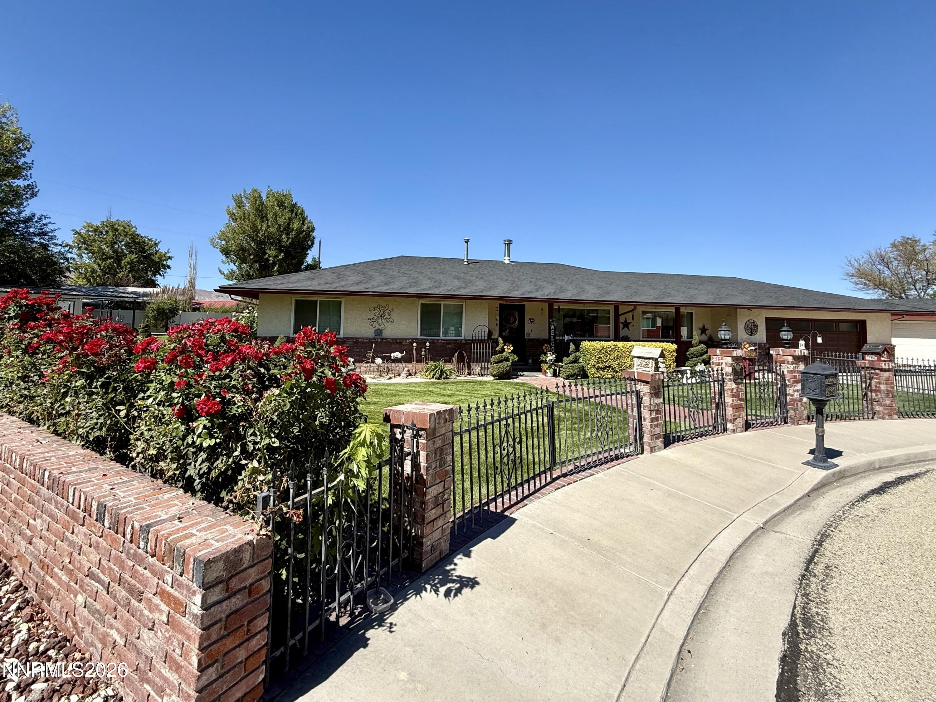 17 Maple Drive — photo