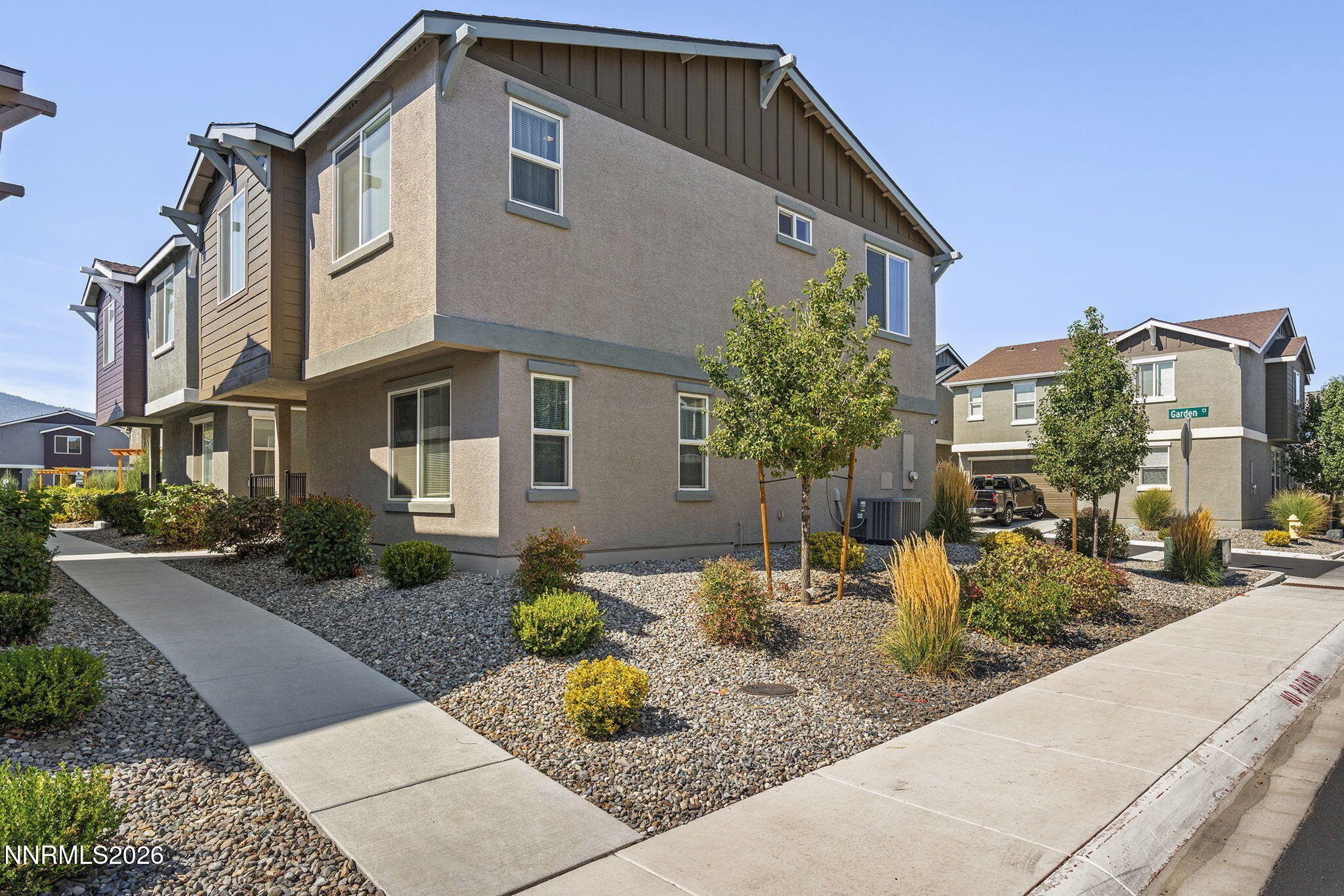 915 Garden Court — photo