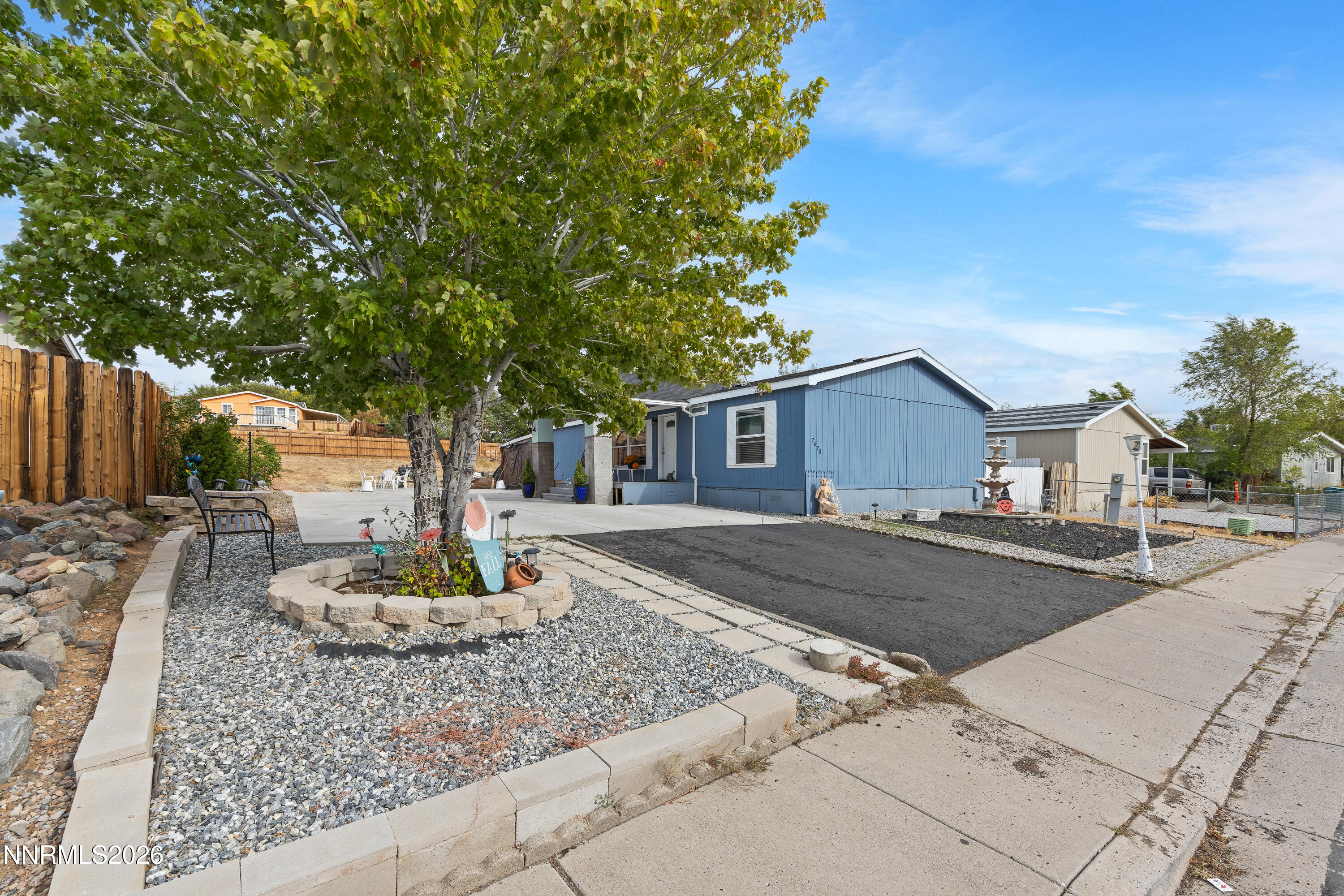 7670 Lytton Road — photo