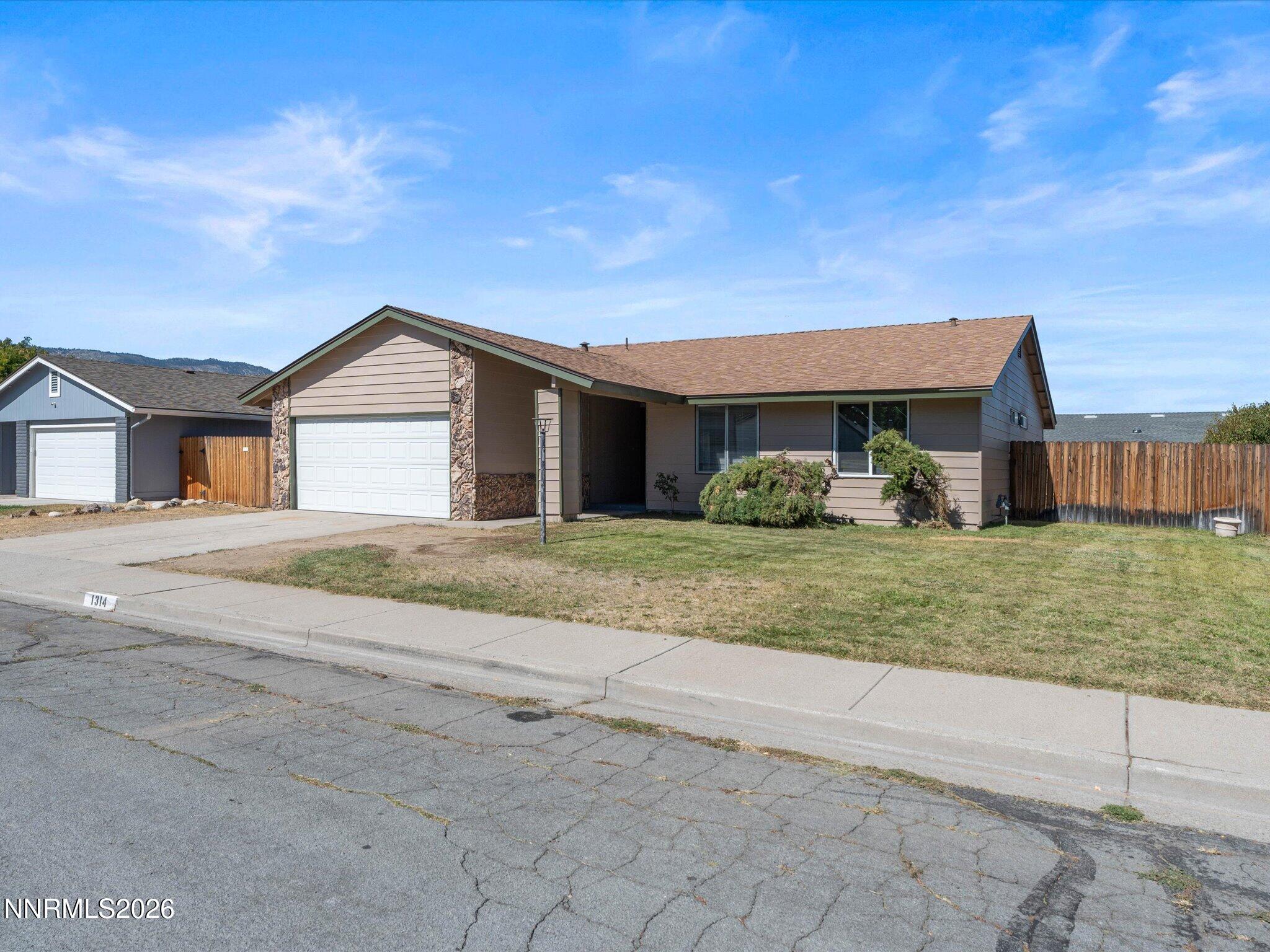1314 Heather Way — photo
