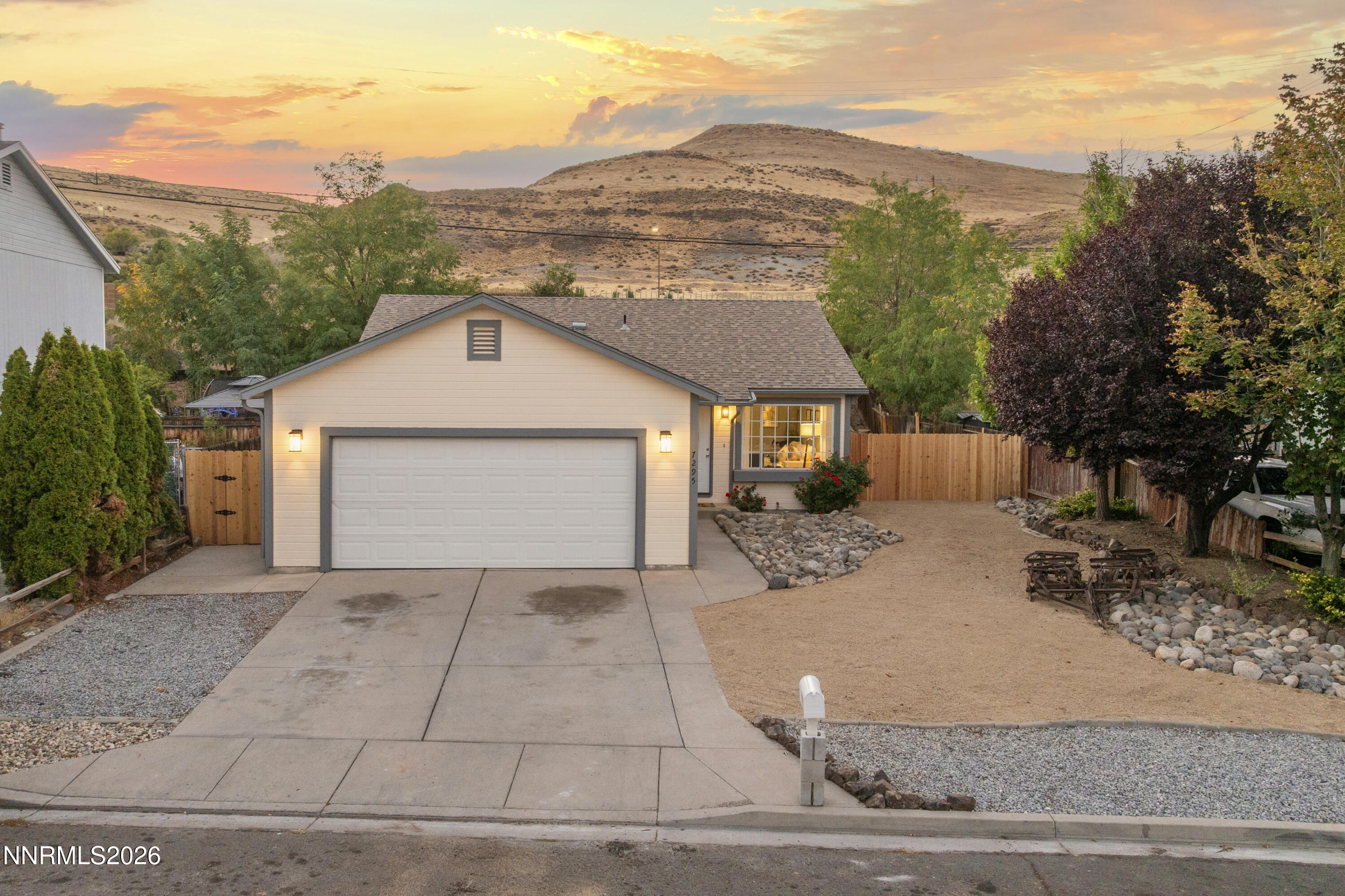 7295 Lindsey Lane — photo