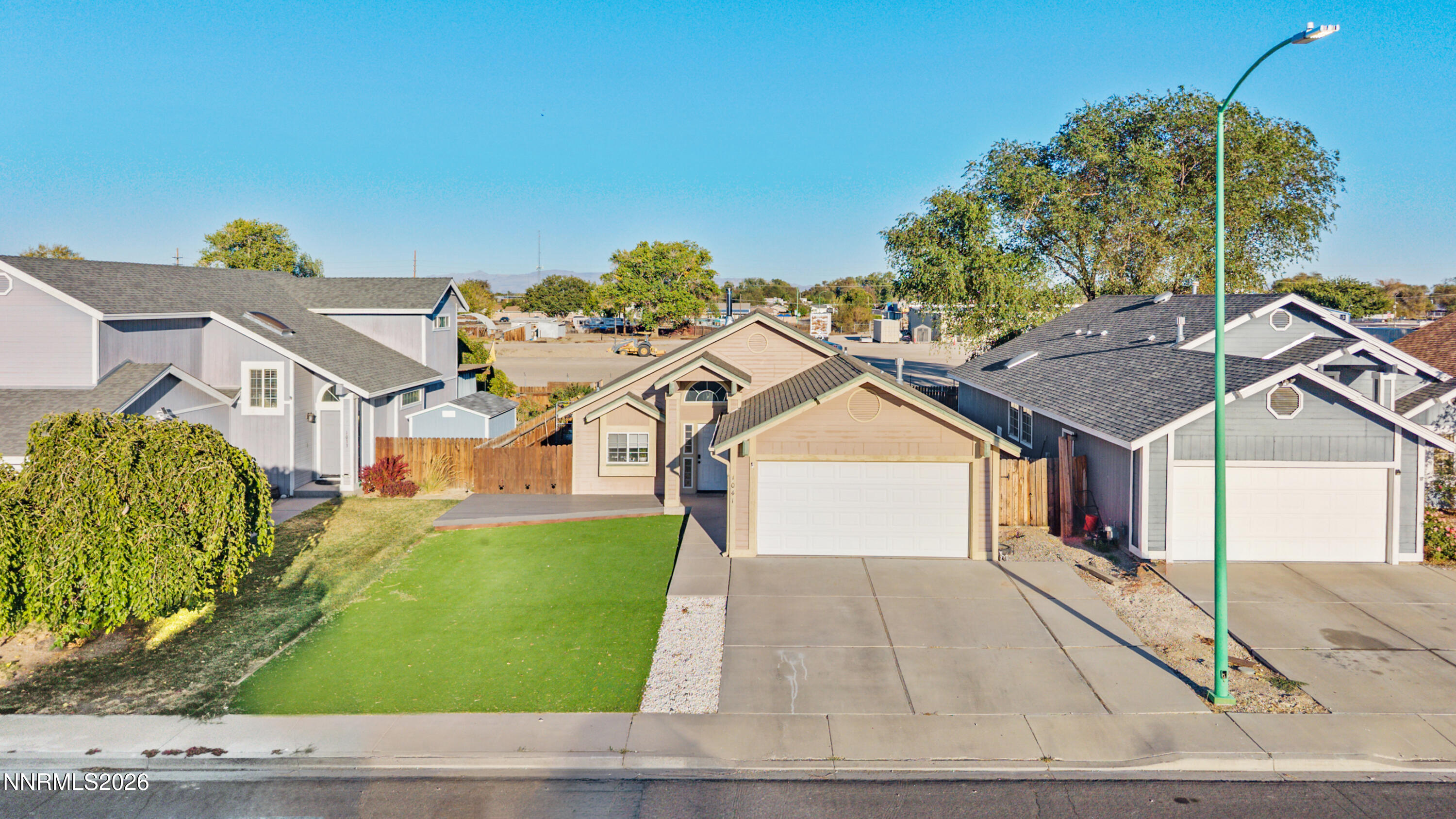 1041 Deena Way — photo