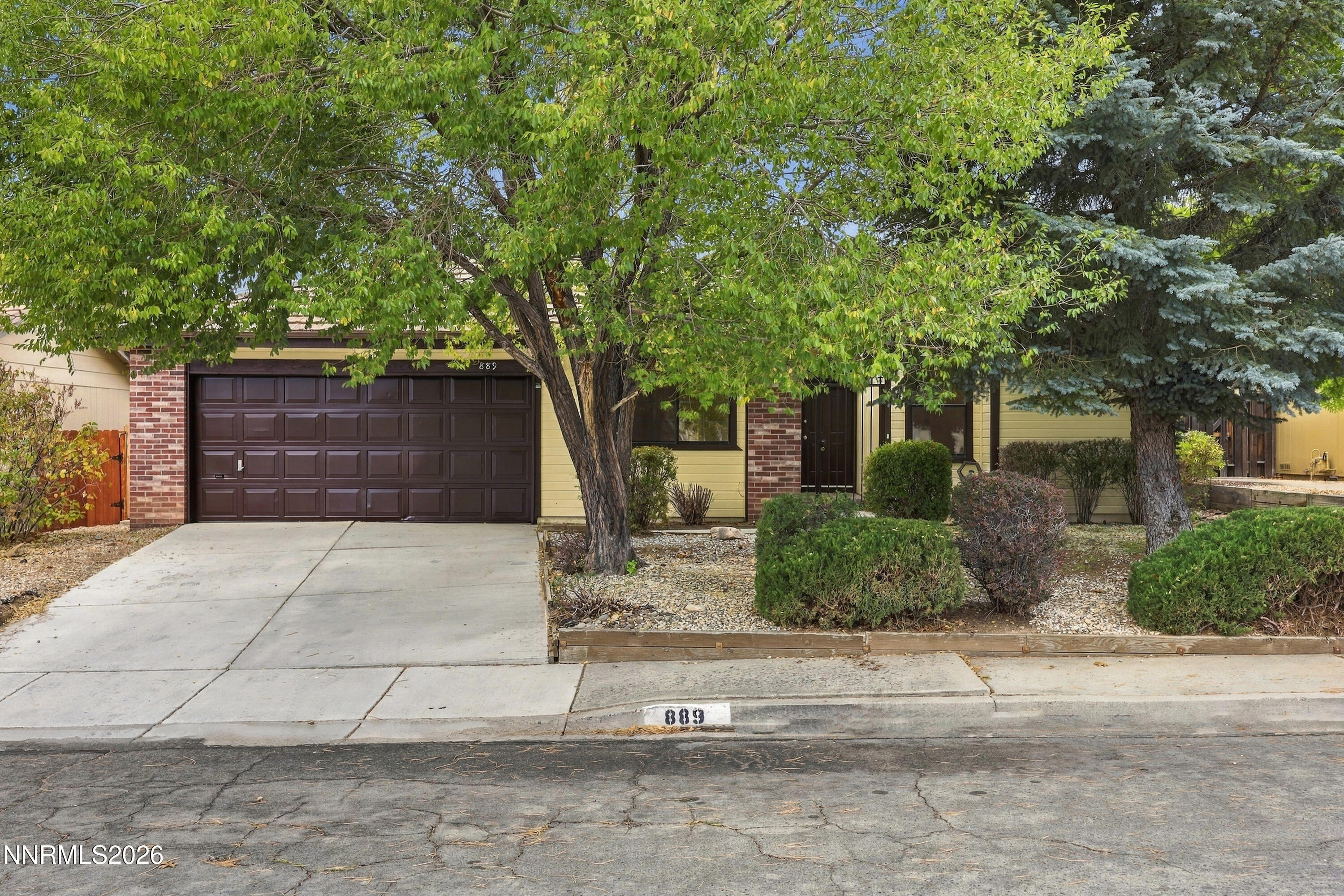 889 W Bonanza Drive — photo