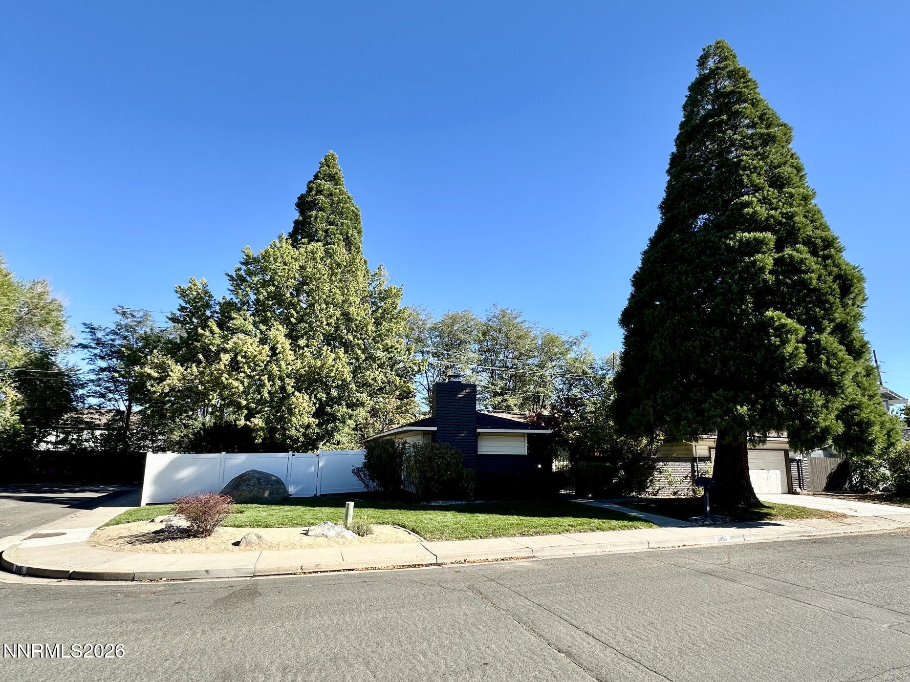 2885 Glenwood Court — photo