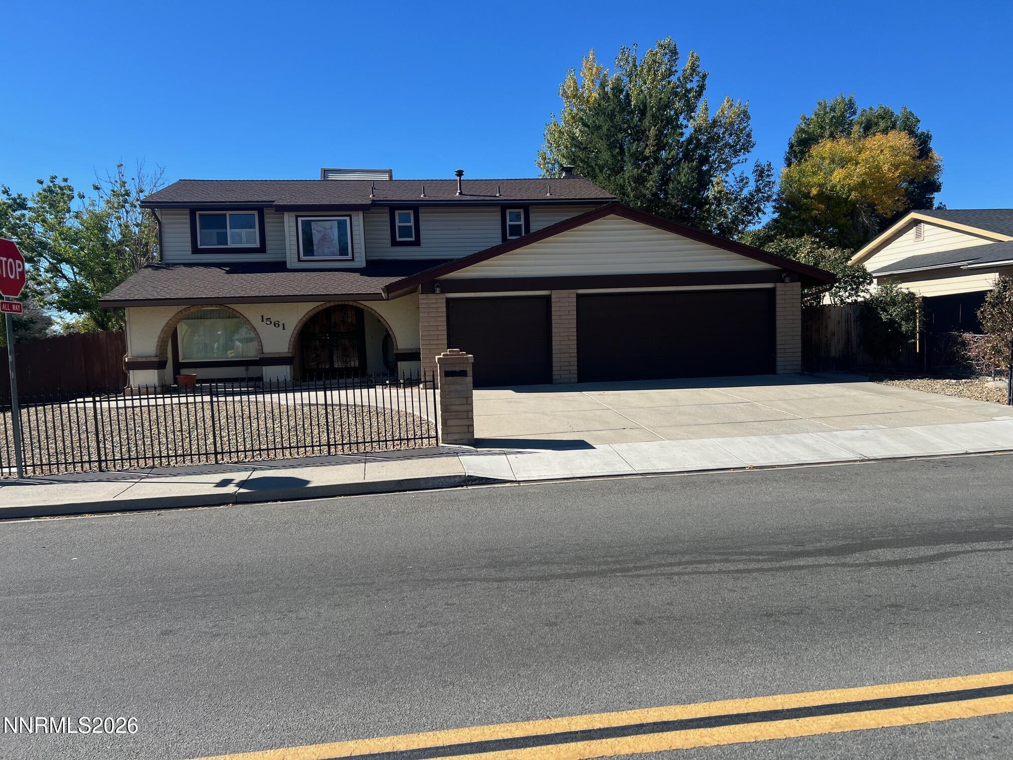 1561 Del Rosa Way — photo