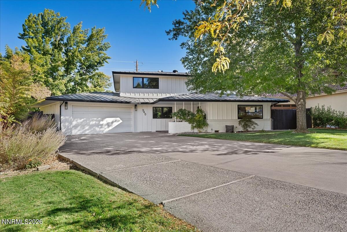940 Manor Drive — photo