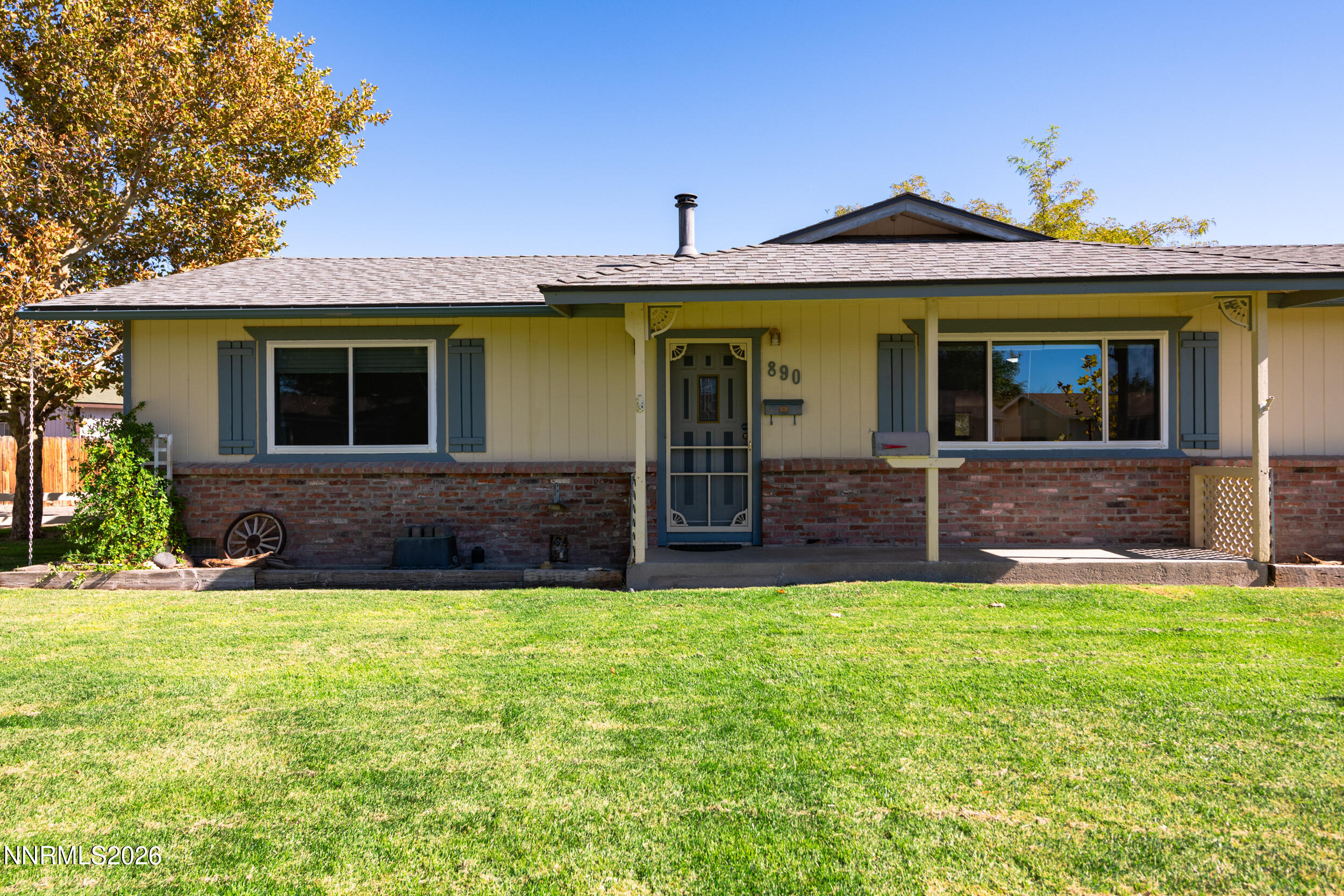 890 Sunset Drive — photo