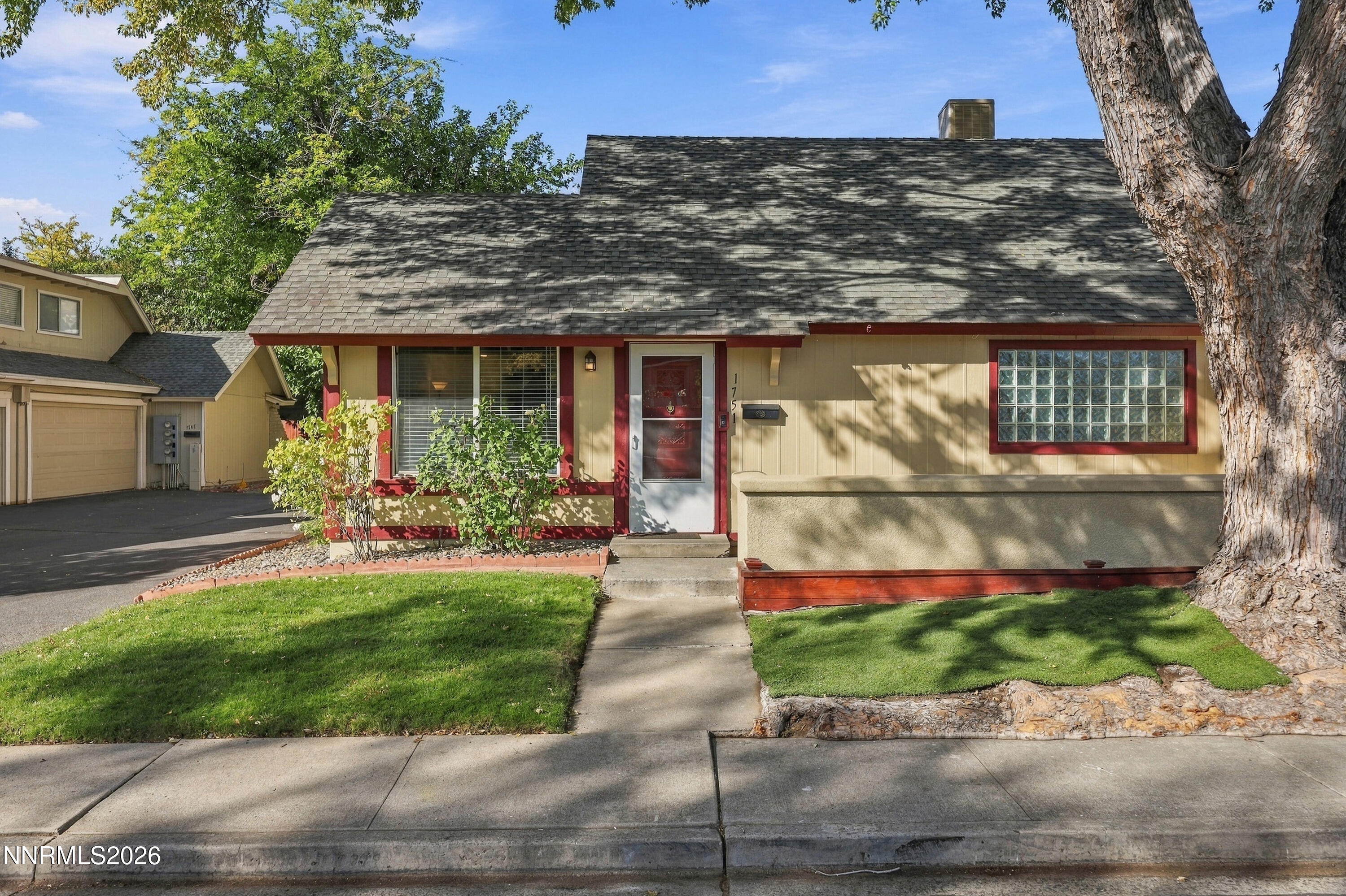 1751 London Circle — photo