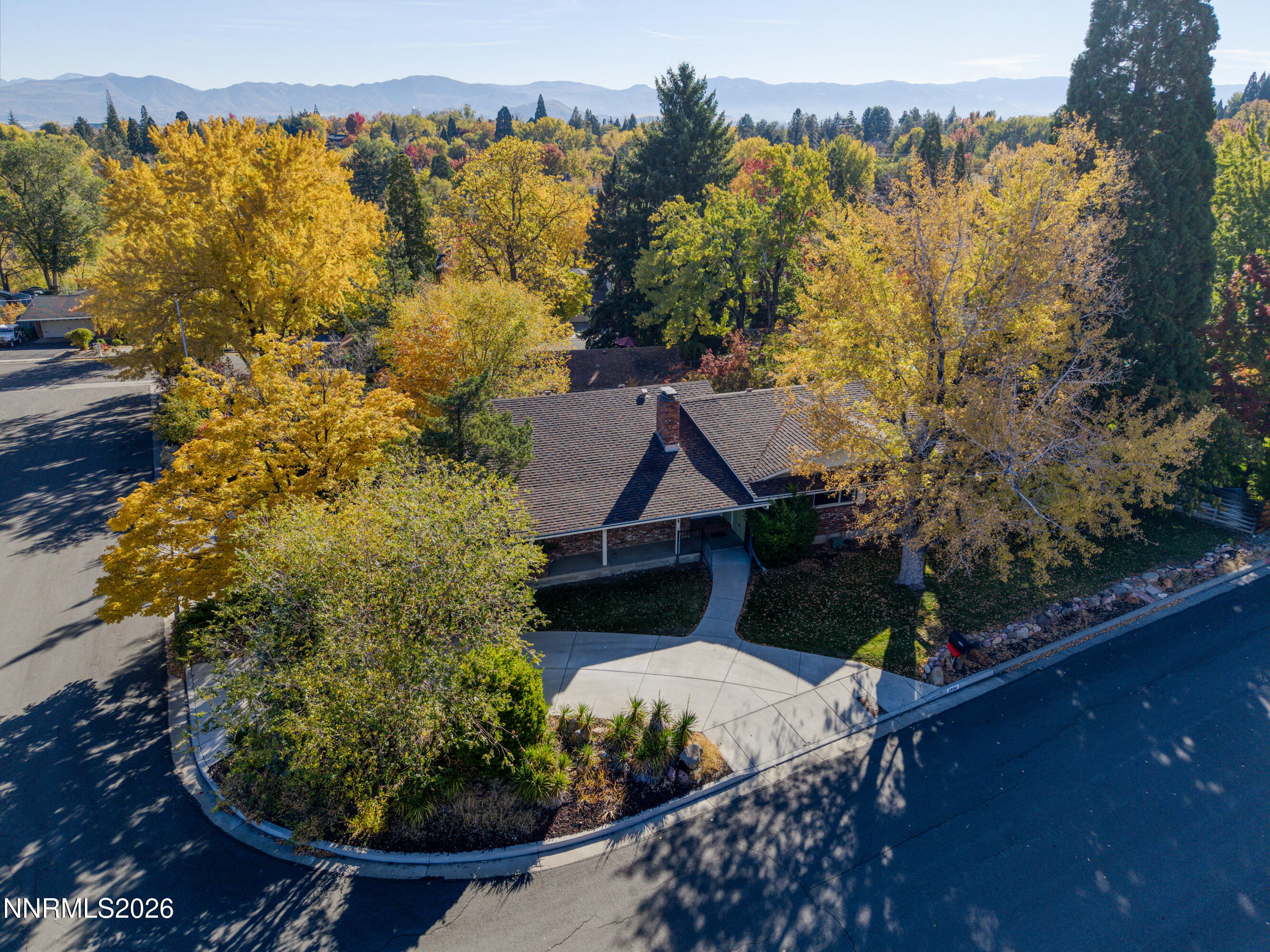 2890 Outlook Drive — photo