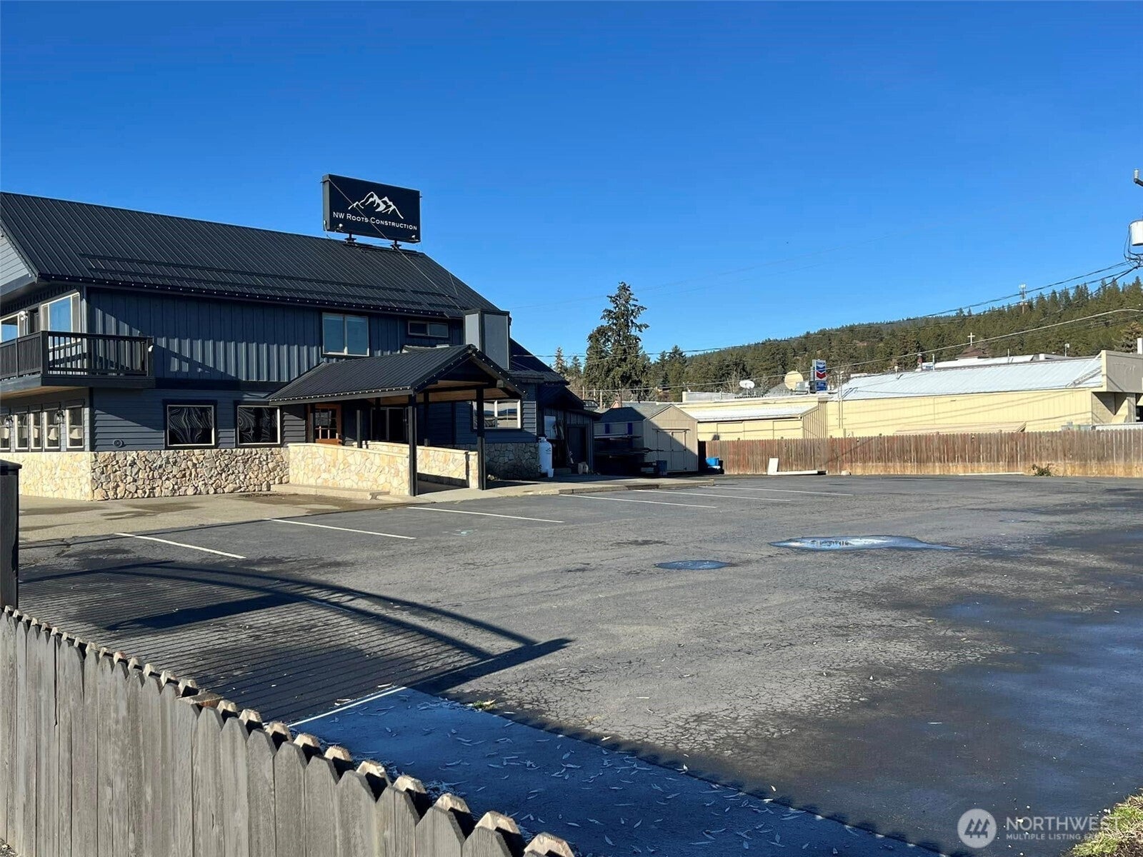 212 W Railroad Street — photo