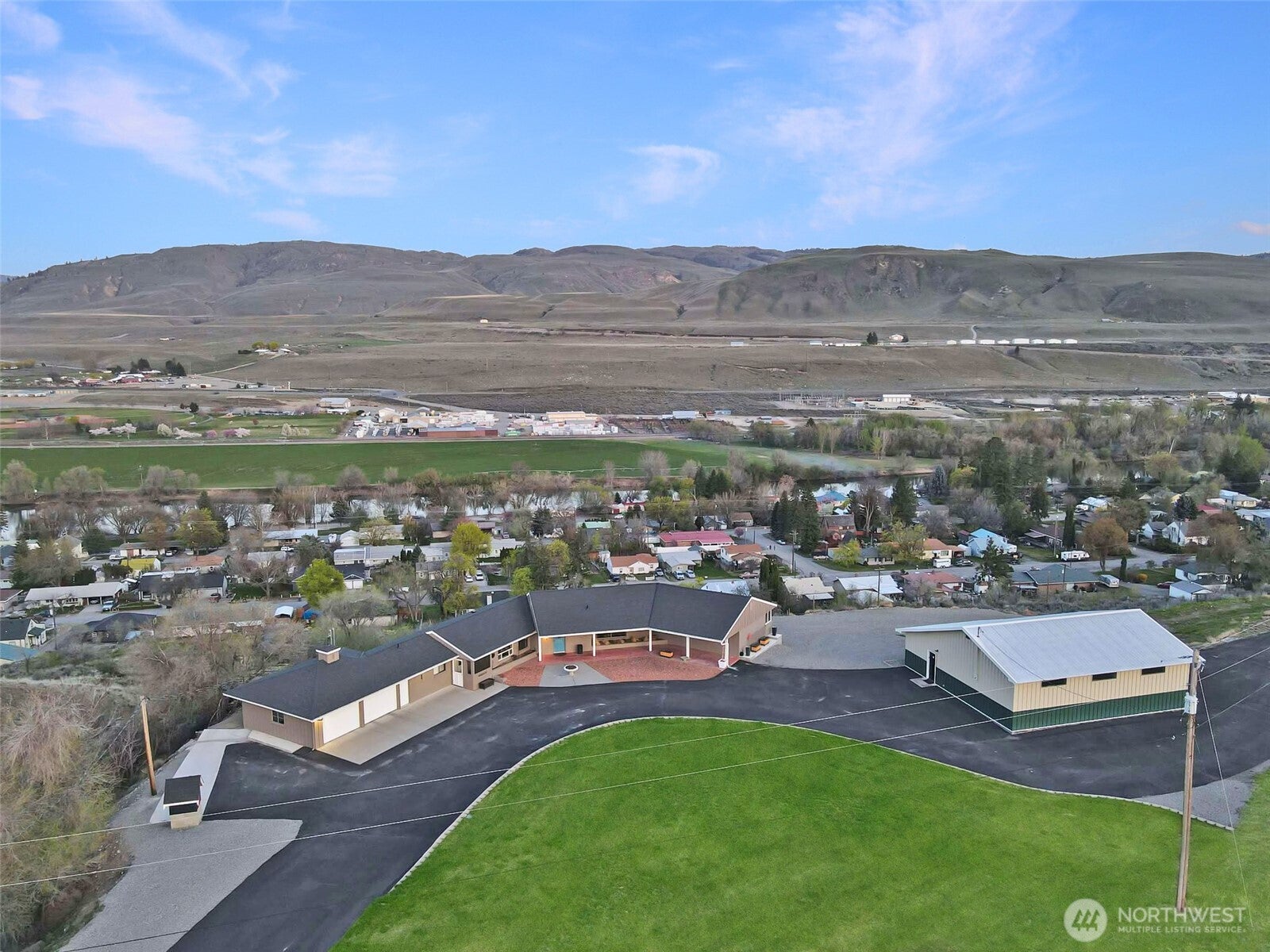 940 Sunrise Heights Road — photo