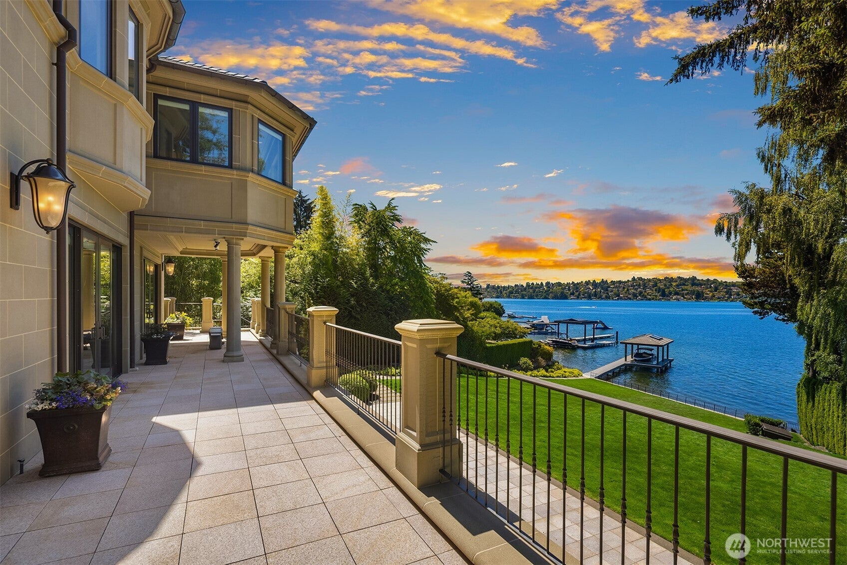 Home in Mercer Island, WA 98040 — photo 2