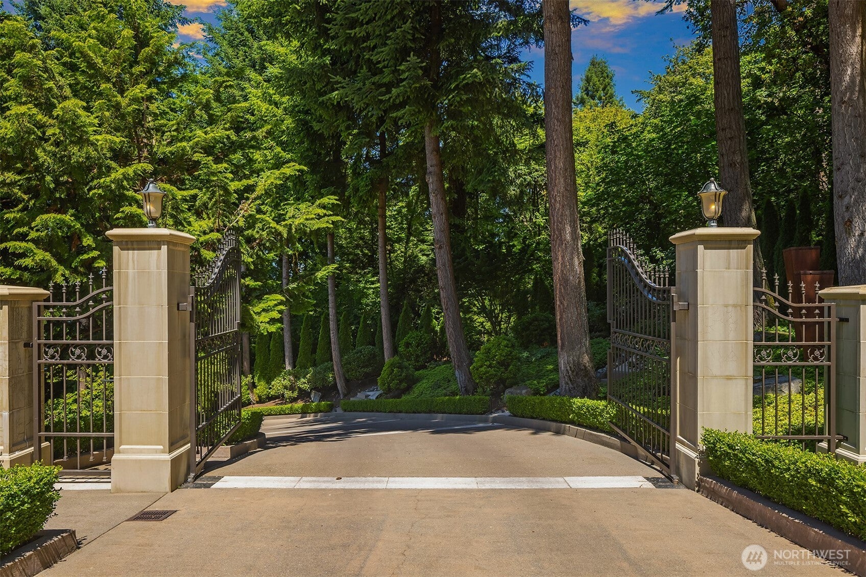 Home in Mercer Island, WA 98040 — photo 3