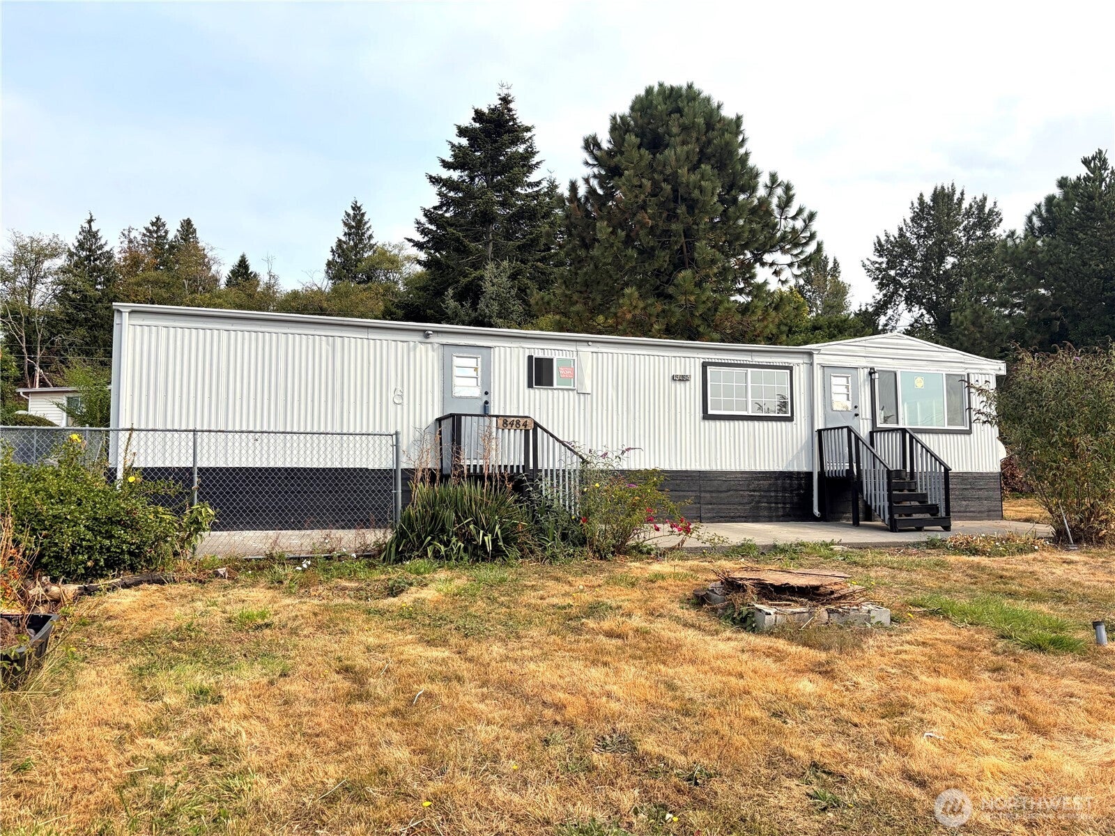 8484 Alder Way — photo