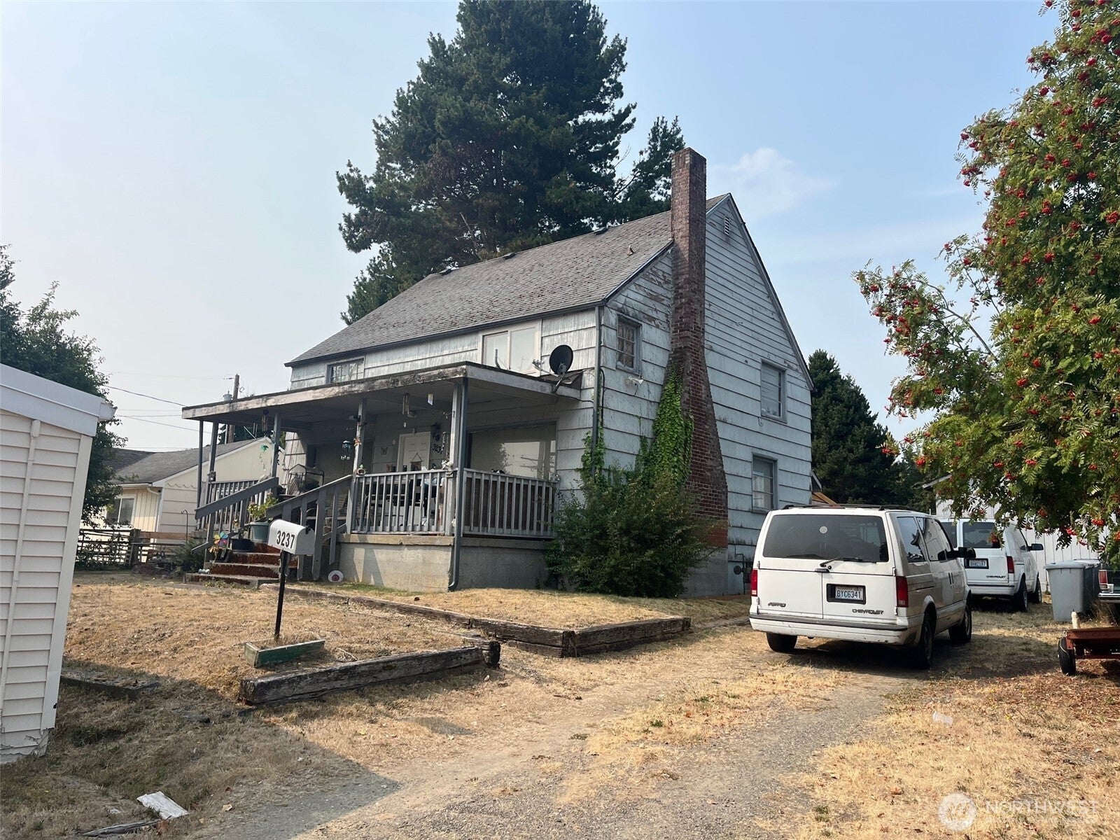 3237 Perry Avenue NE — photo